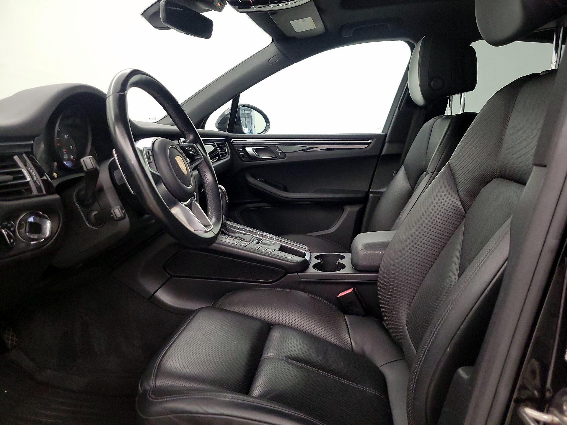 Thumbnail: 2020 Porsche Macan - 11