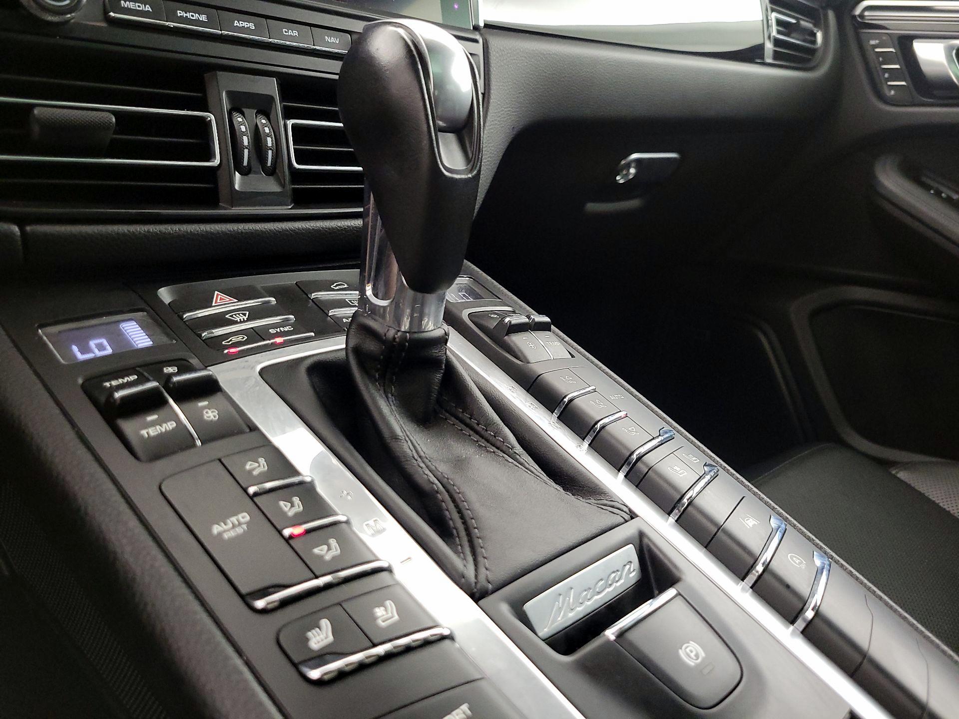 Thumbnail: 2020 Porsche Macan - 18