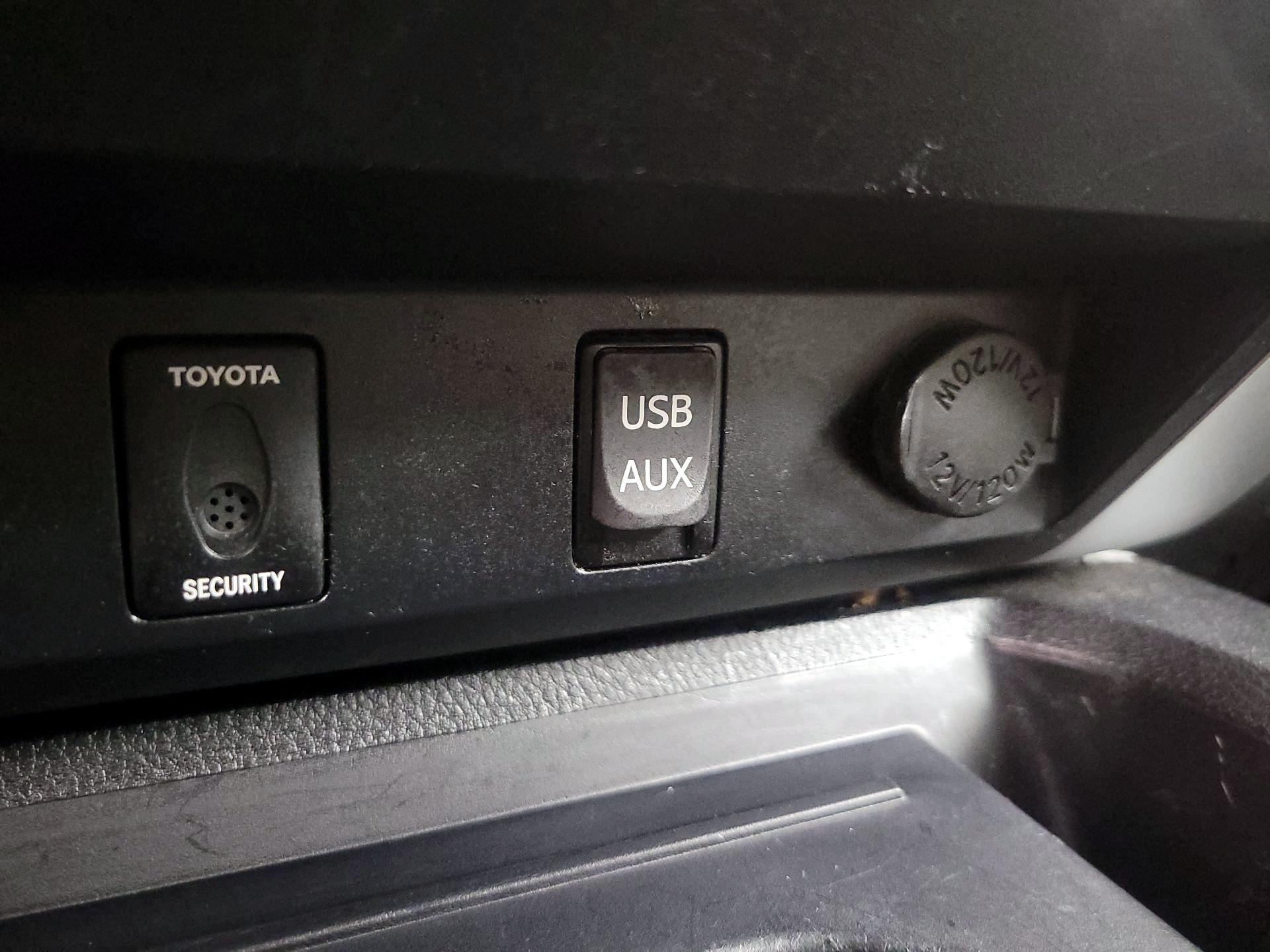 Thumbnail: 2016 Toyota Tundra - 18