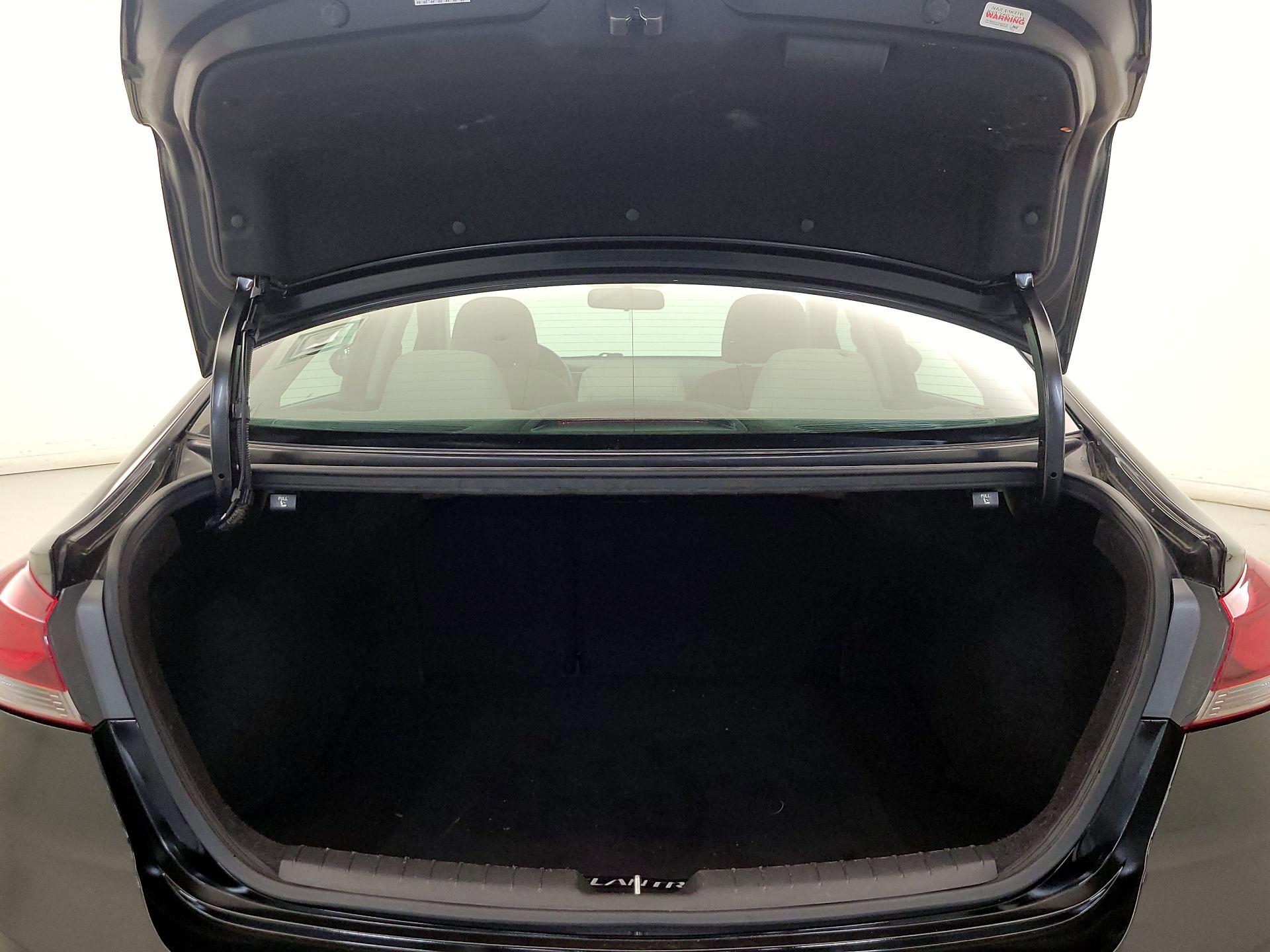 Thumbnail: 2017 Hyundai Elantra - 19