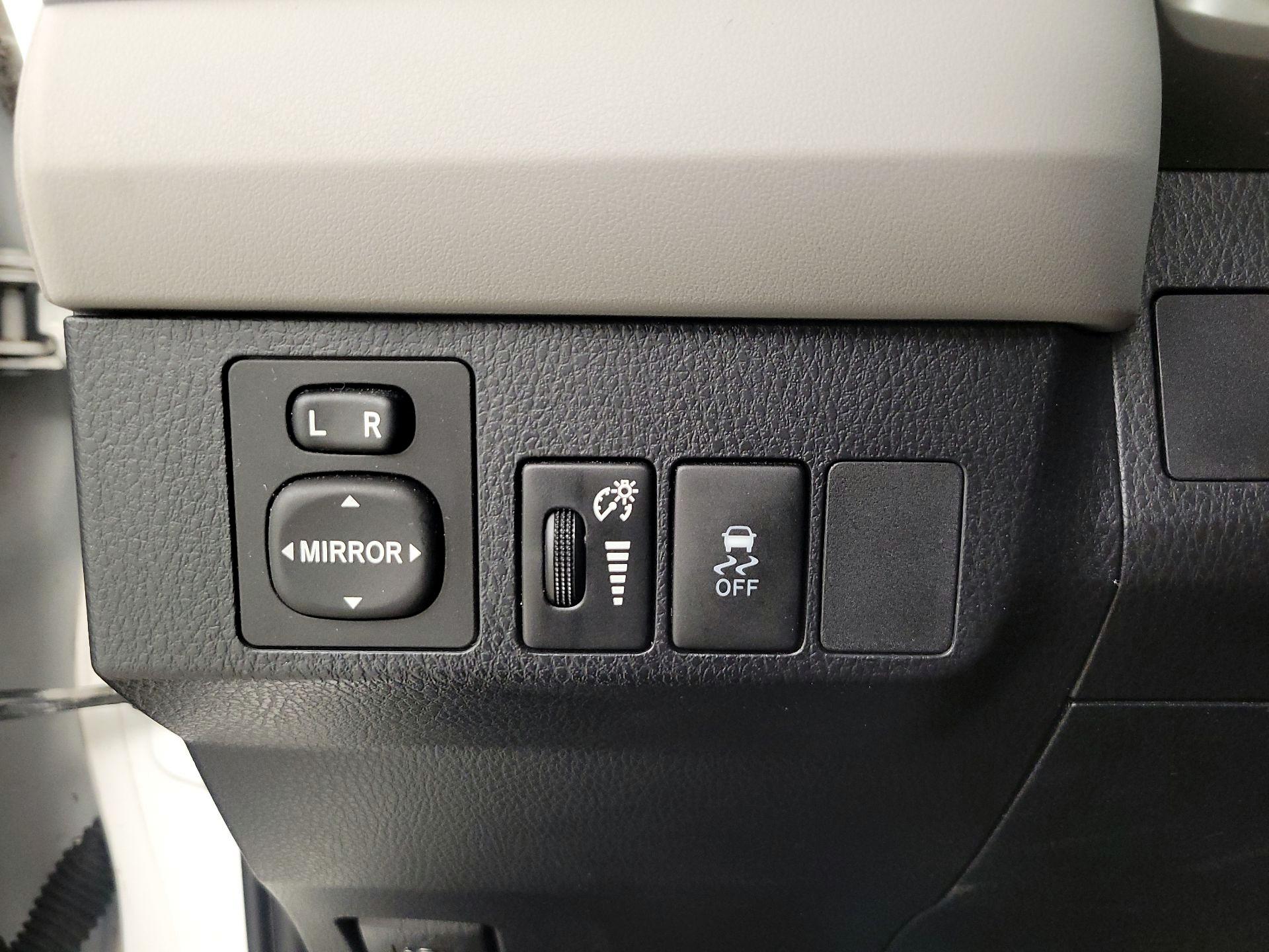 Thumbnail: 2013 Toyota RAV4 - 13