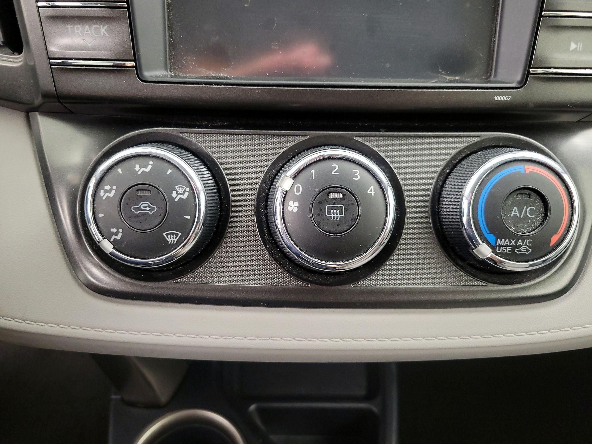 Thumbnail: 2013 Toyota RAV4 - 16