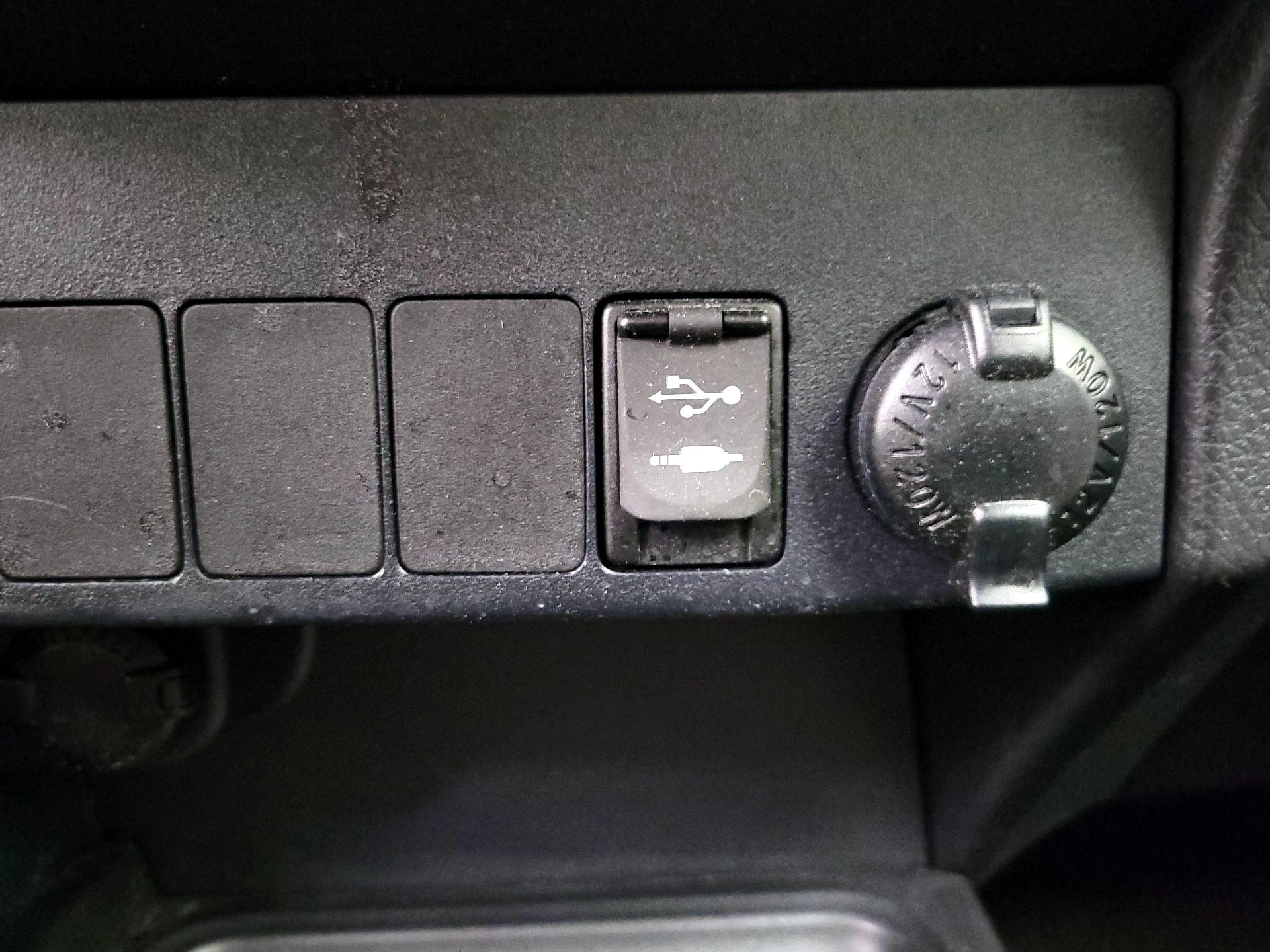 Thumbnail: 2013 Toyota RAV4 - 18