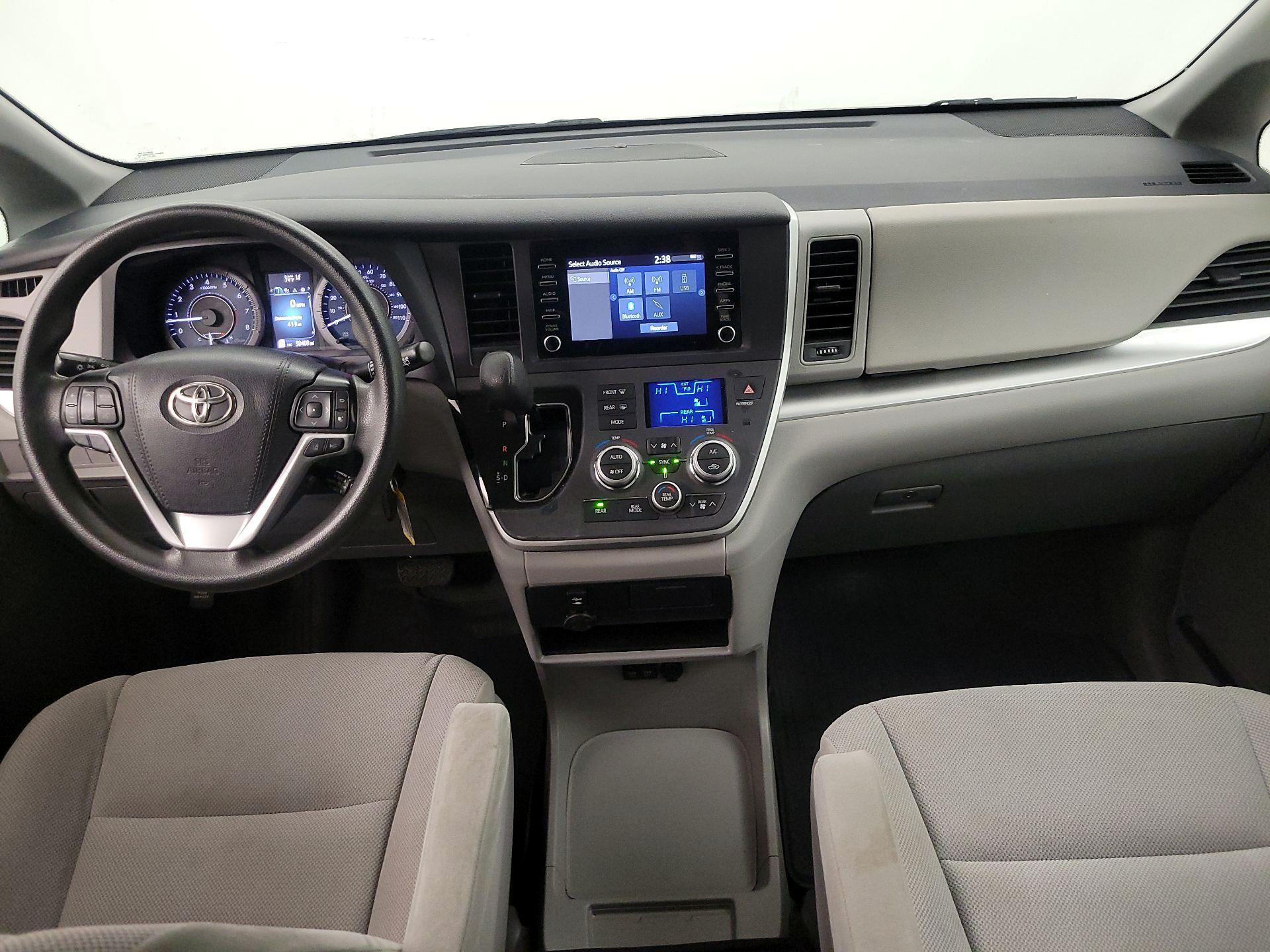 Thumbnail: 2020 Toyota Sienna - 9