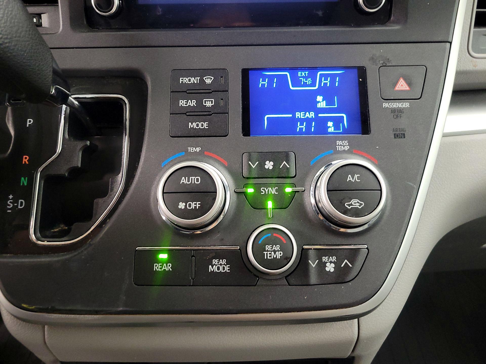 Thumbnail: 2020 Toyota Sienna - 16