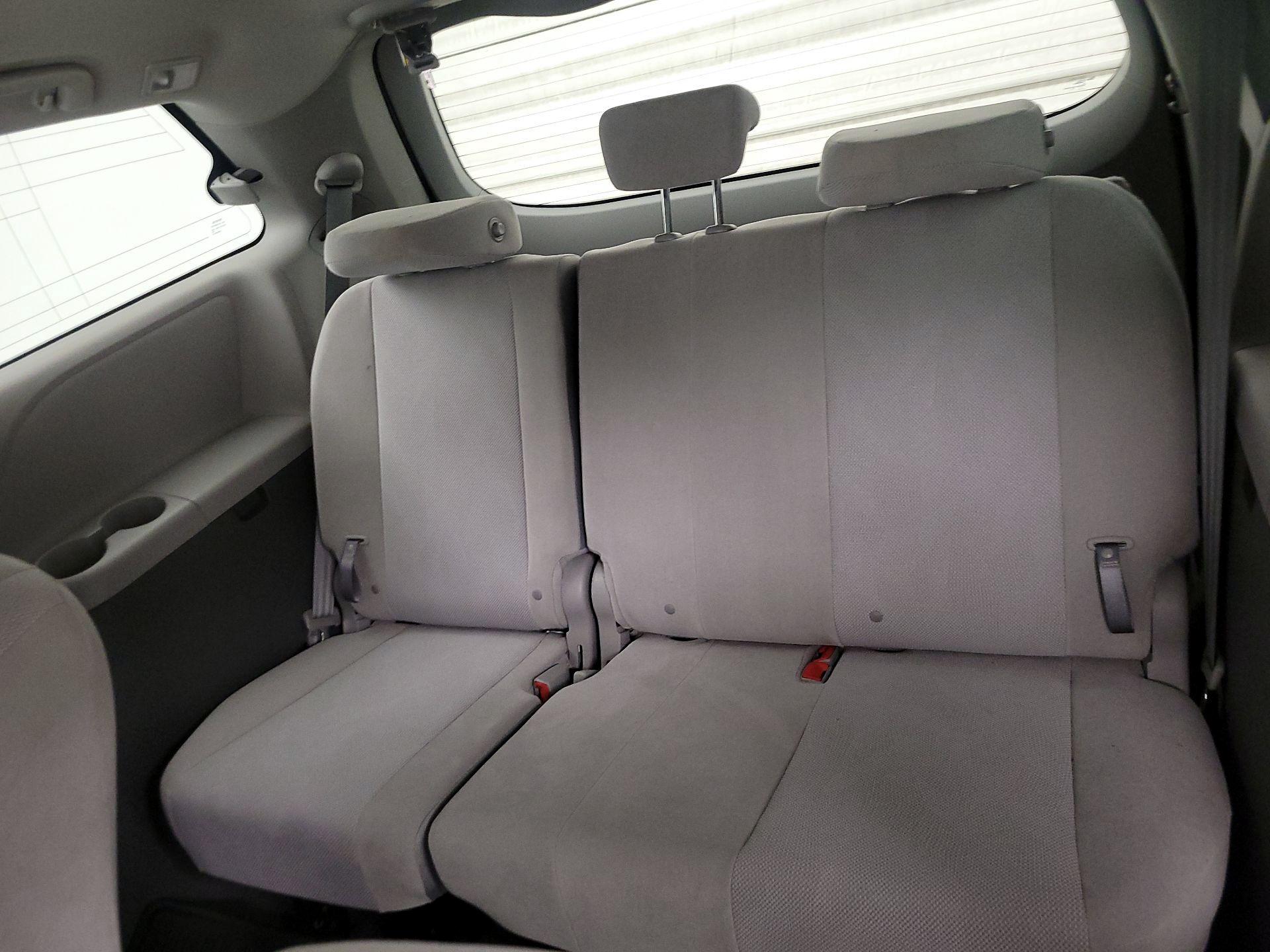 Thumbnail: 2020 Toyota Sienna - 20
