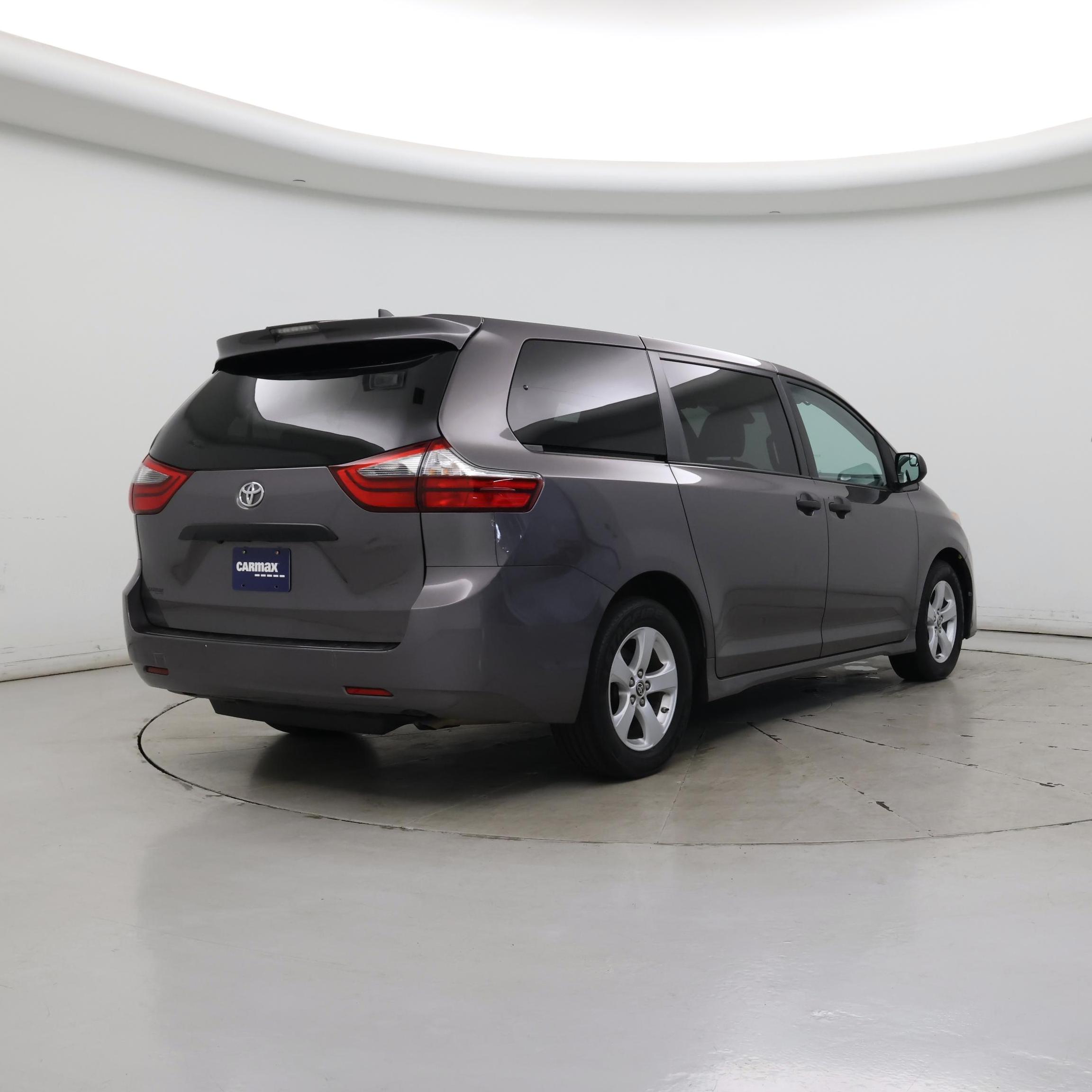 Thumbnail: 2020 Toyota Sienna - 8