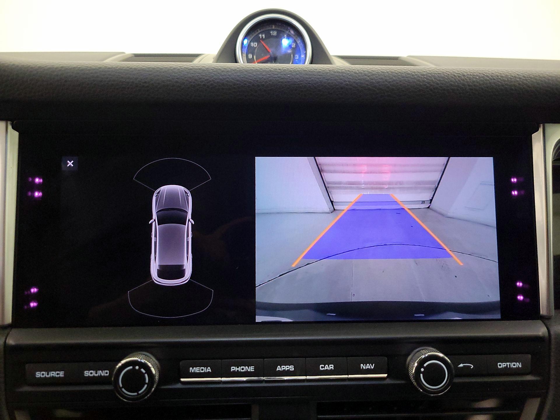 Thumbnail: 2020 Porsche Macan - 15