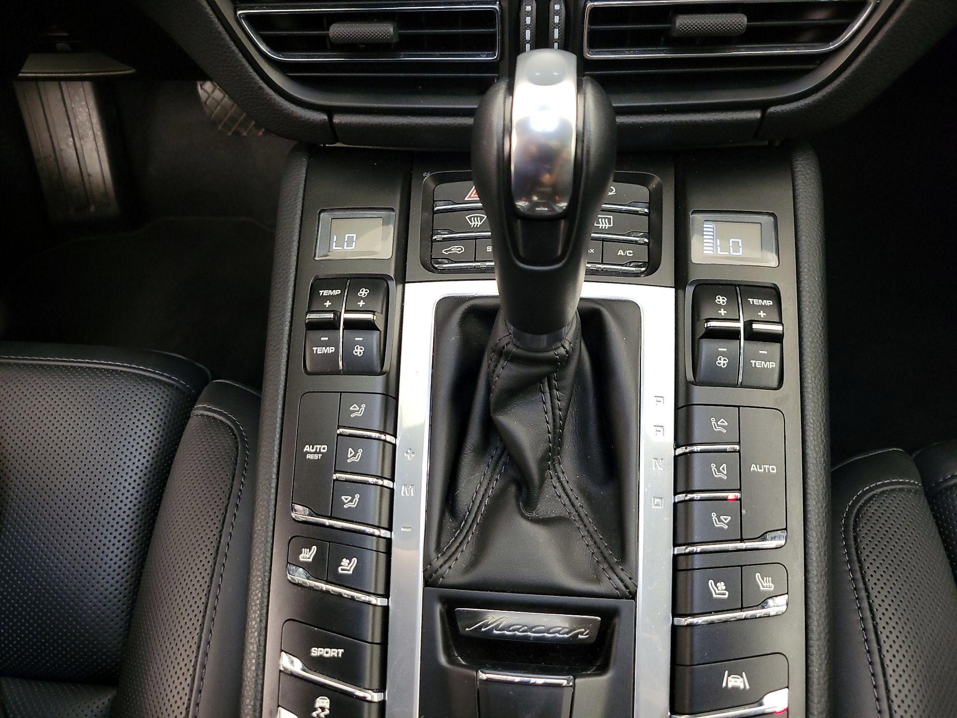 Thumbnail: 2020 Porsche Macan - 18