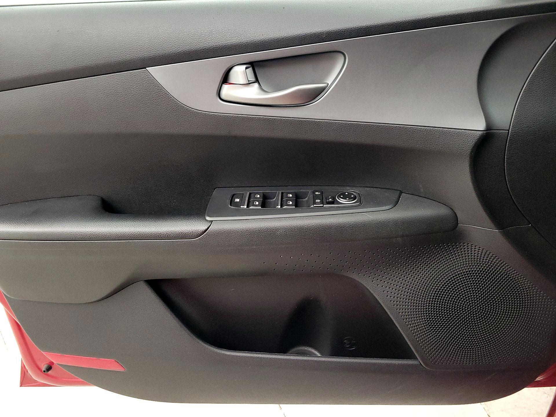 Thumbnail: 2021 Kia Forte - 12
