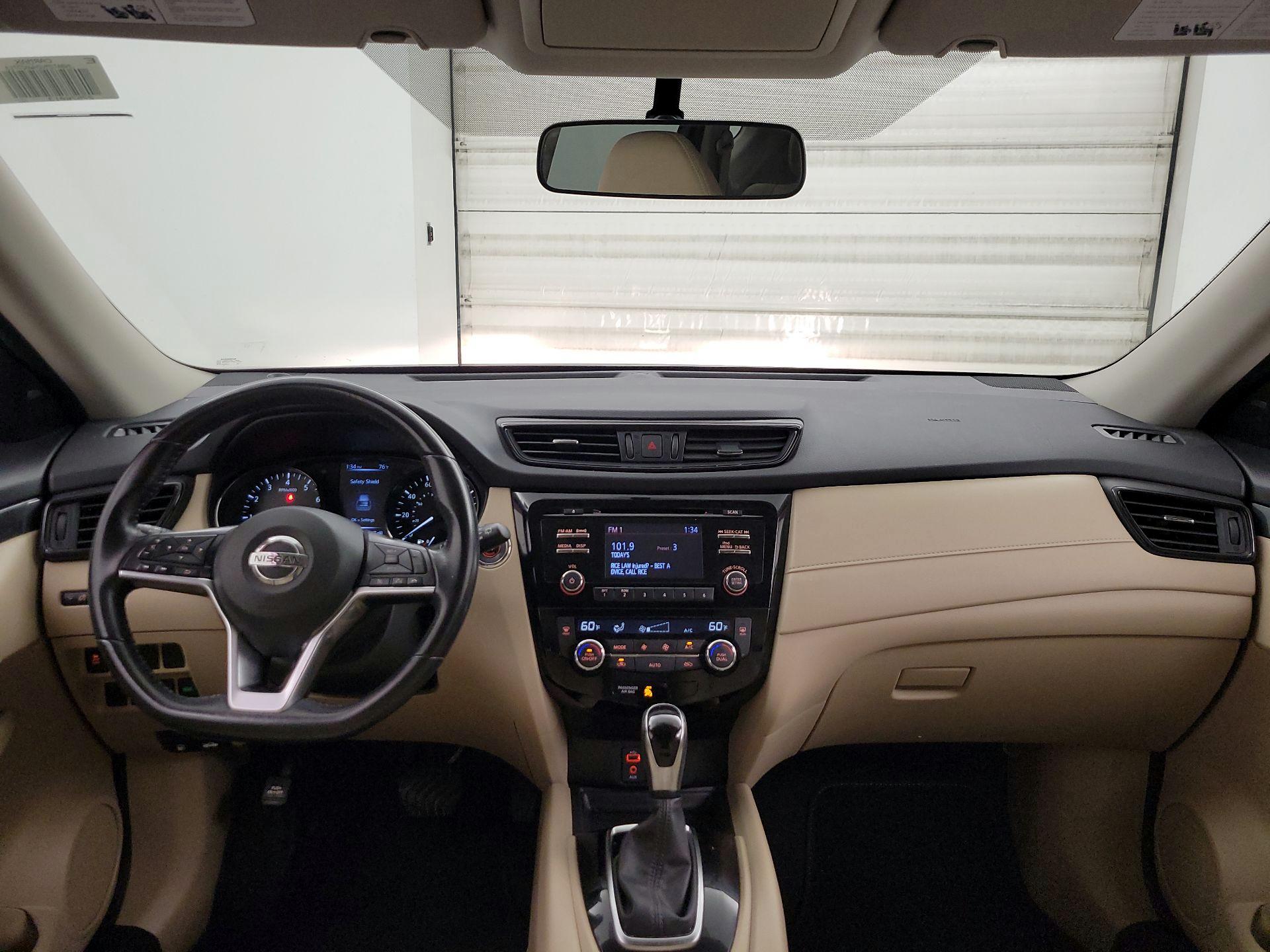 Thumbnail: 2017 Nissan Rogue - 9