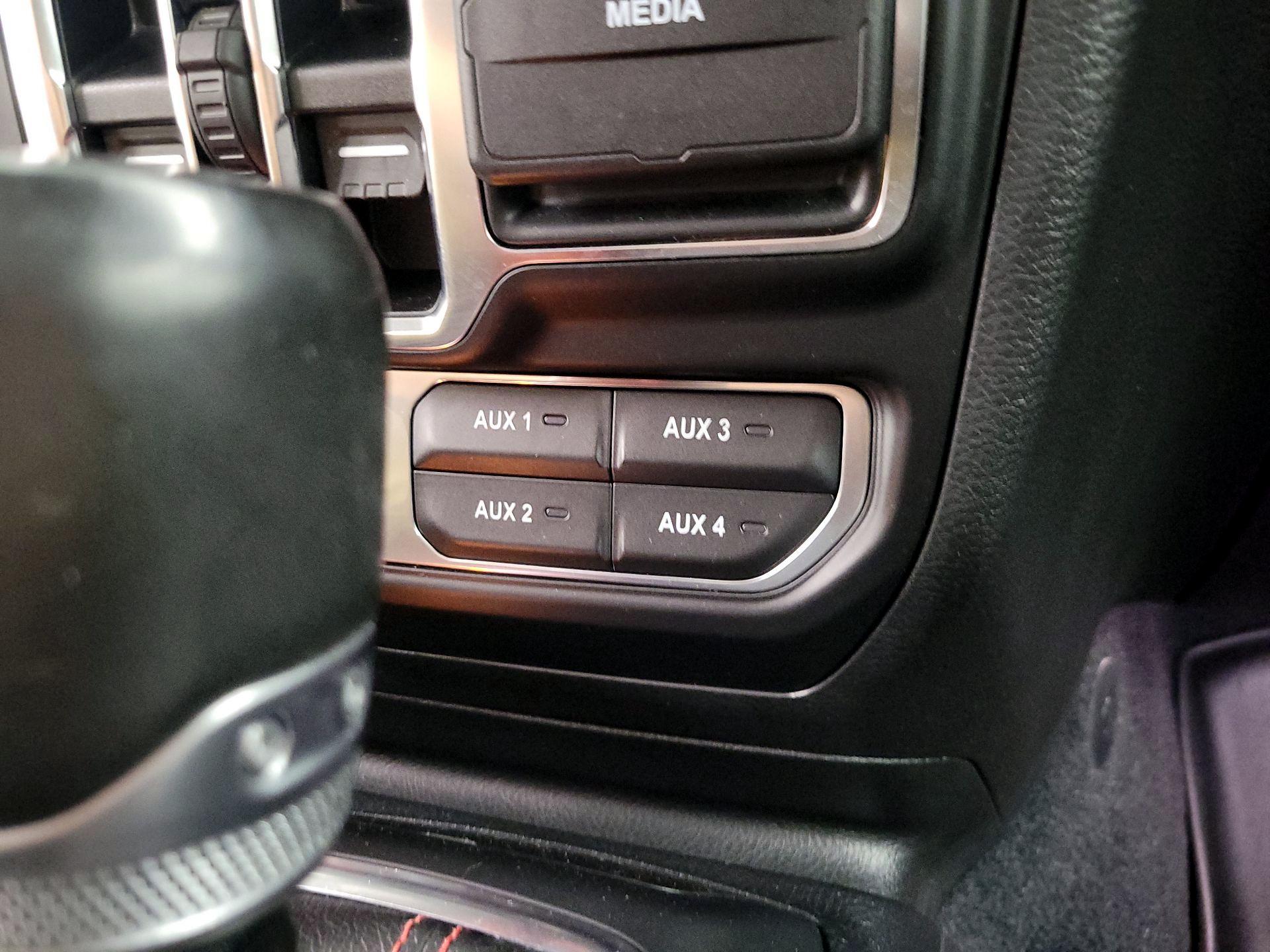Thumbnail: 2020 Jeep Gladiator - 19