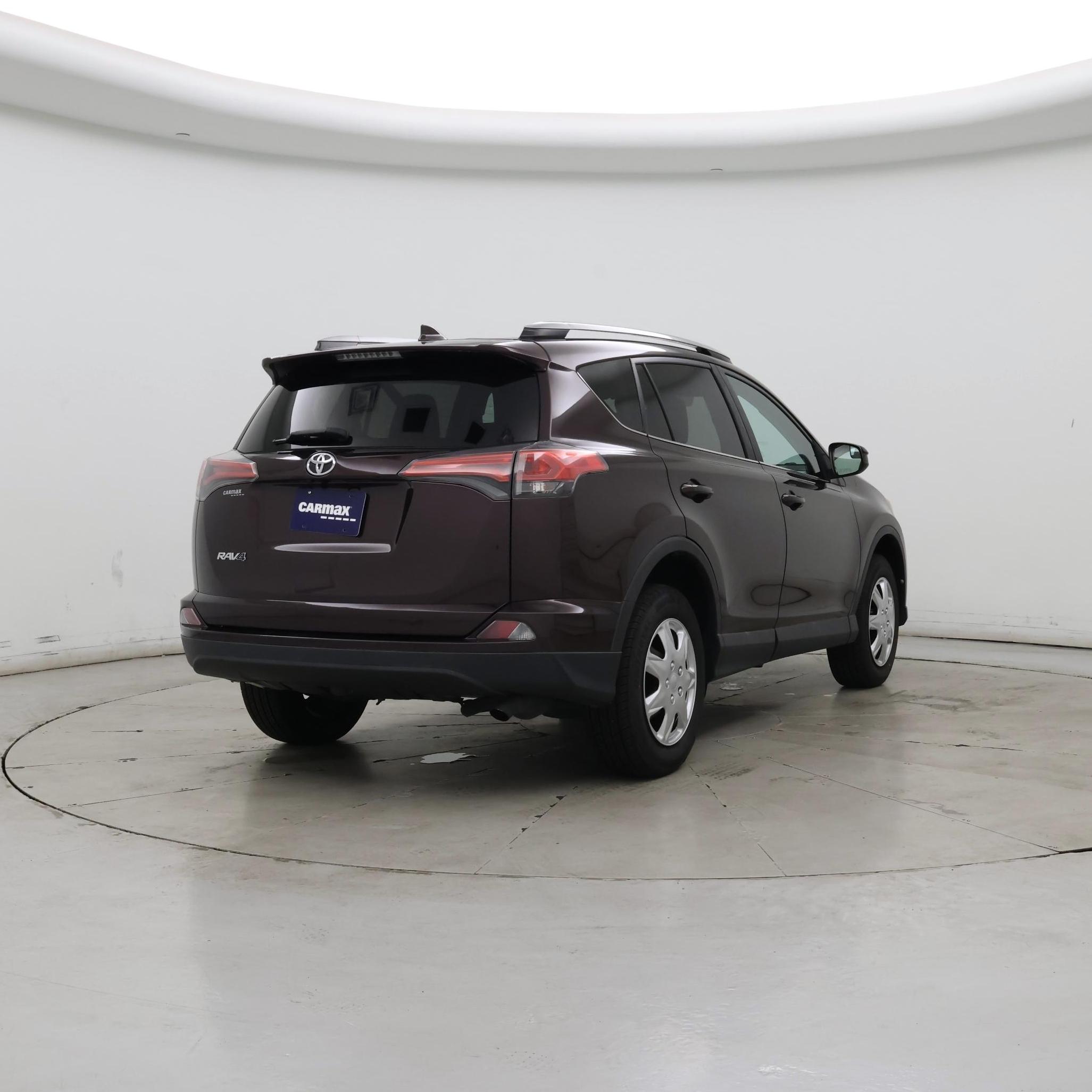 Thumbnail: 2017 Toyota RAV4 - 8