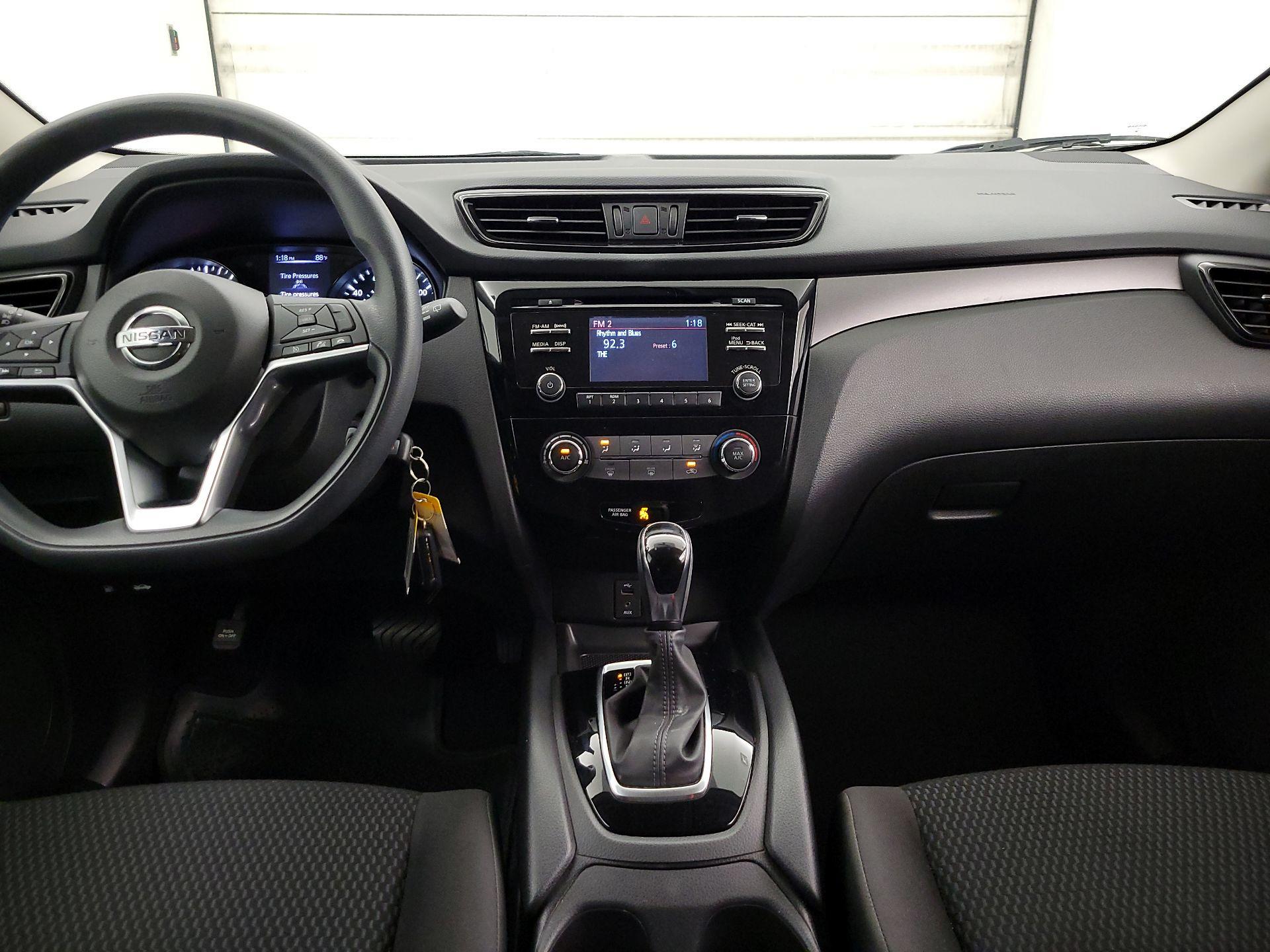 Thumbnail: 2017 Nissan Rogue Sport - 9