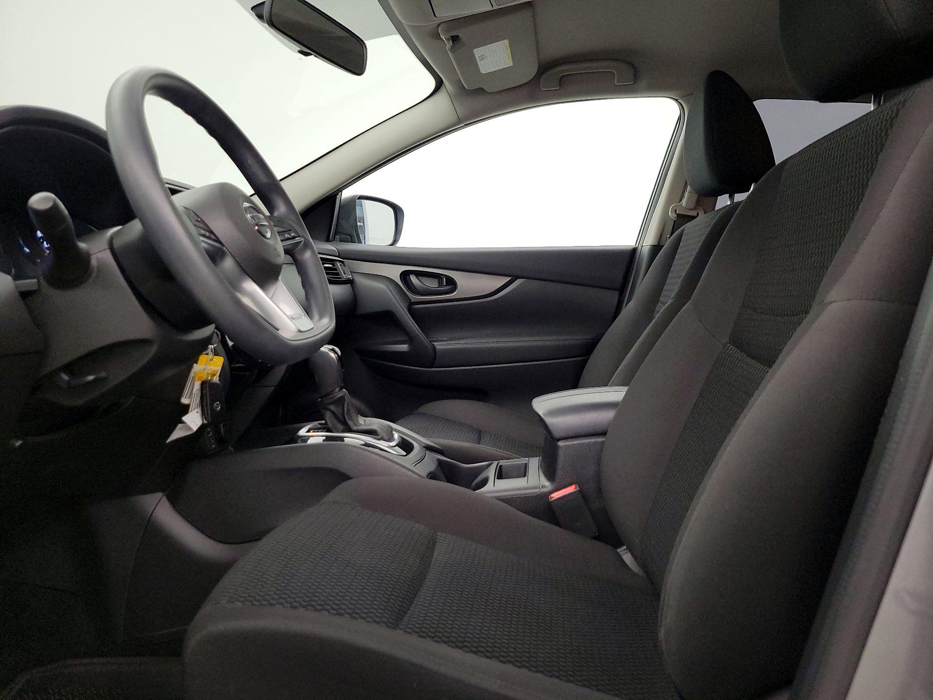 Thumbnail: 2017 Nissan Rogue Sport - 11