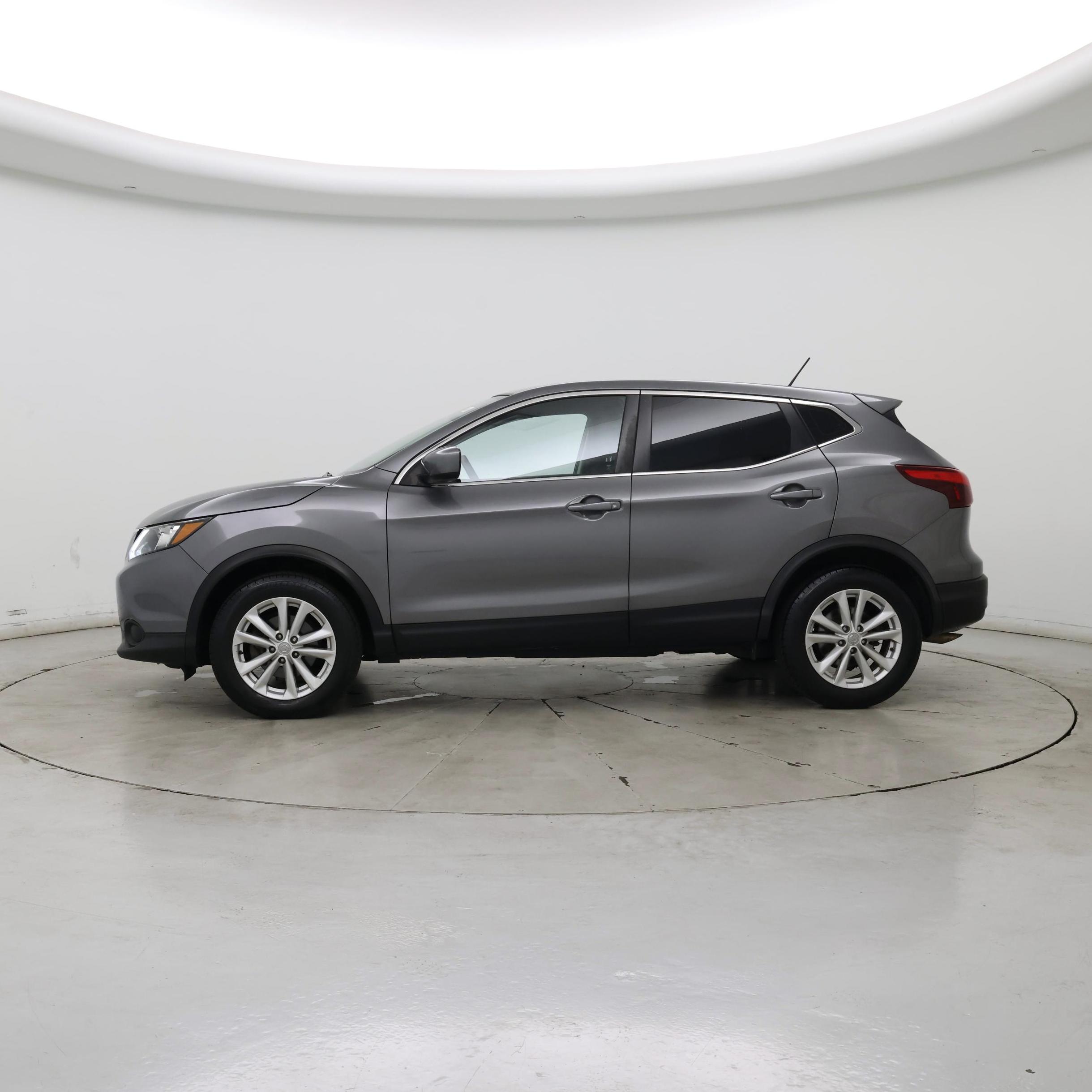 Thumbnail: 2017 Nissan Rogue Sport - 3