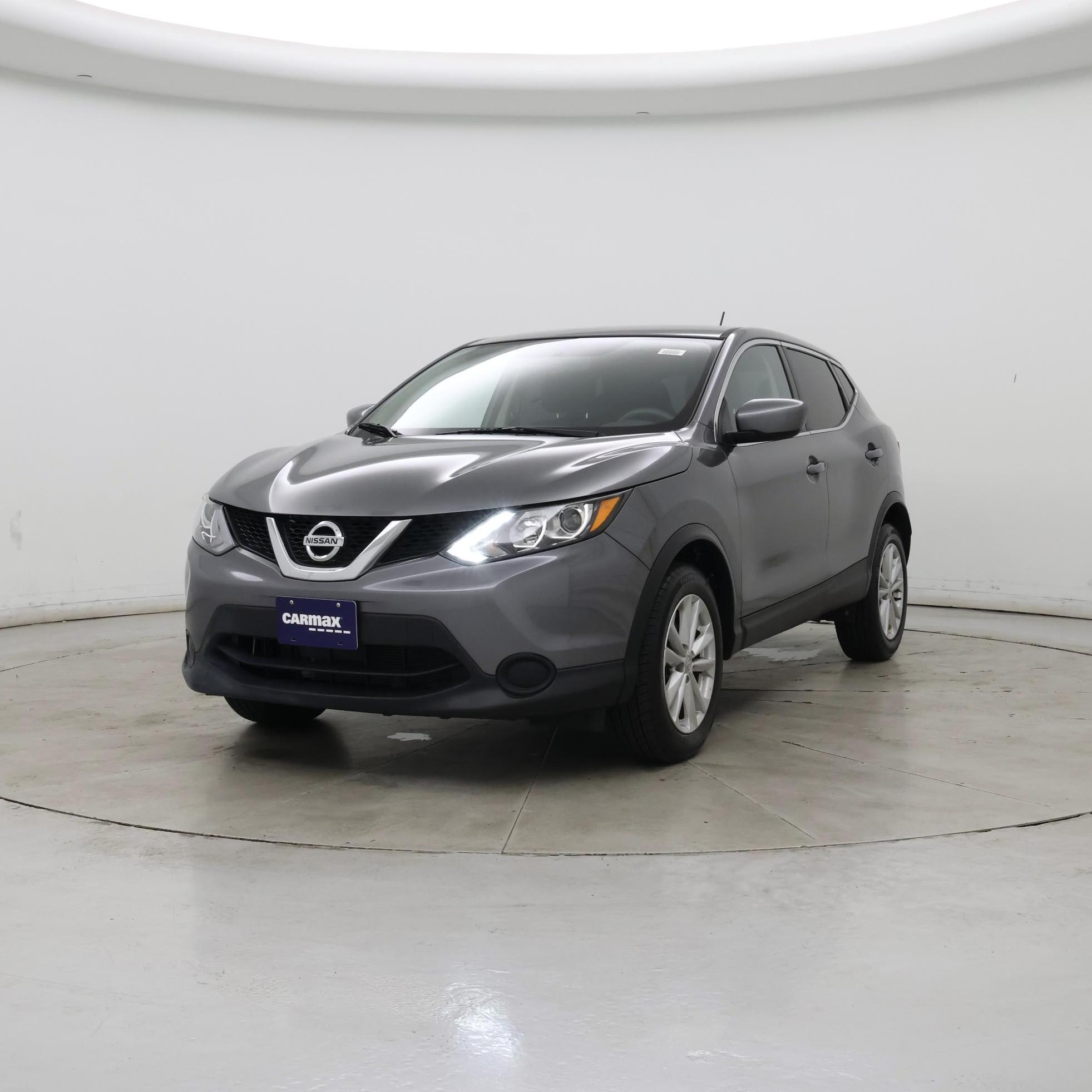 Thumbnail: 2017 Nissan Rogue Sport - 4