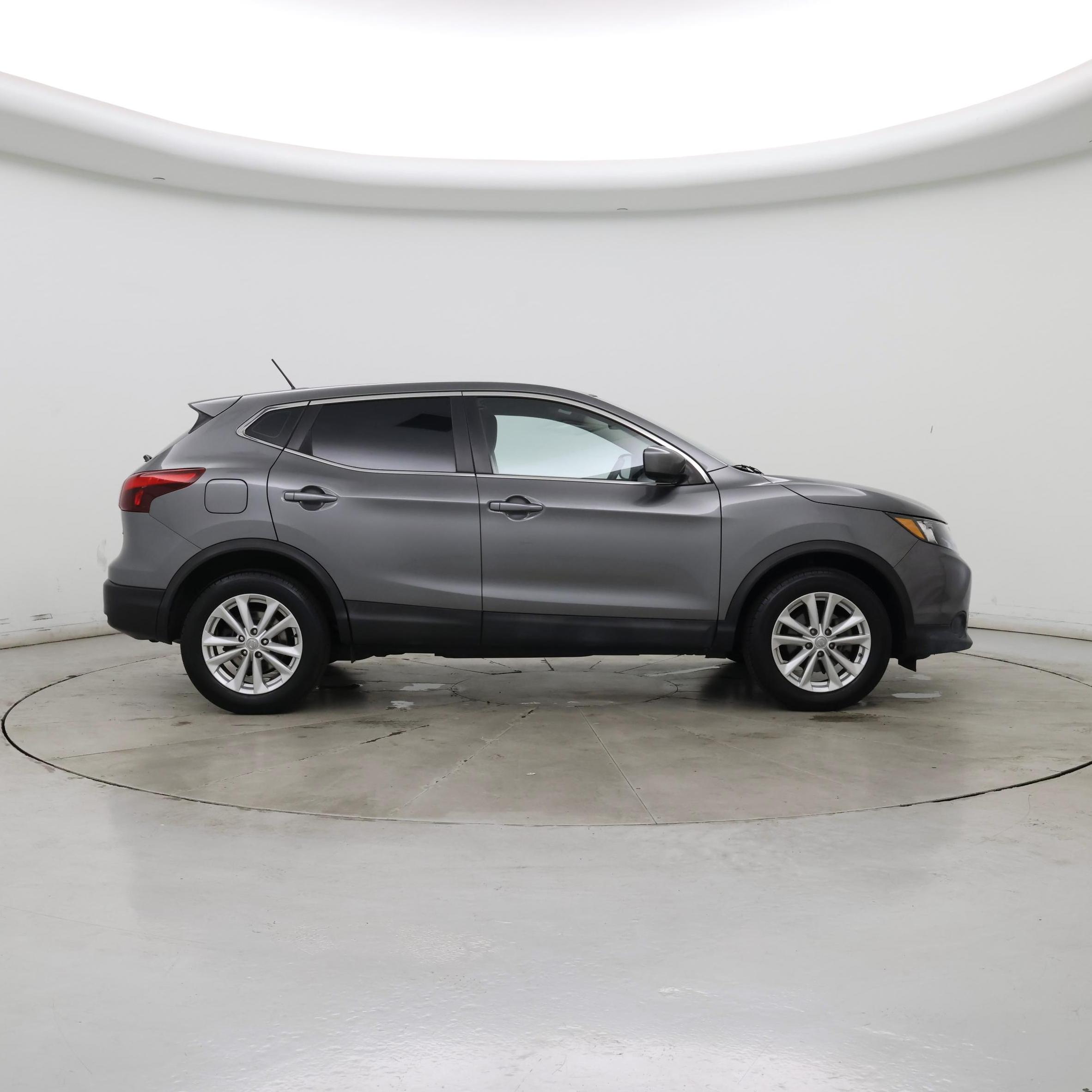 Thumbnail: 2017 Nissan Rogue Sport - 7