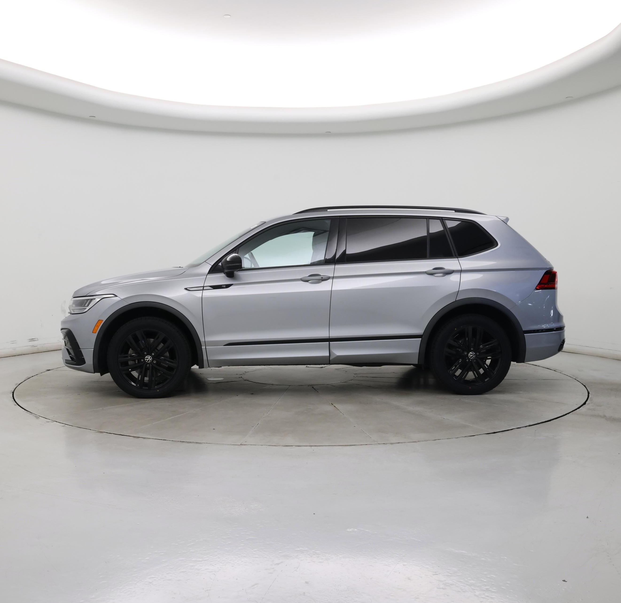 Thumbnail: 2022 Volkswagen Tiguan - 3