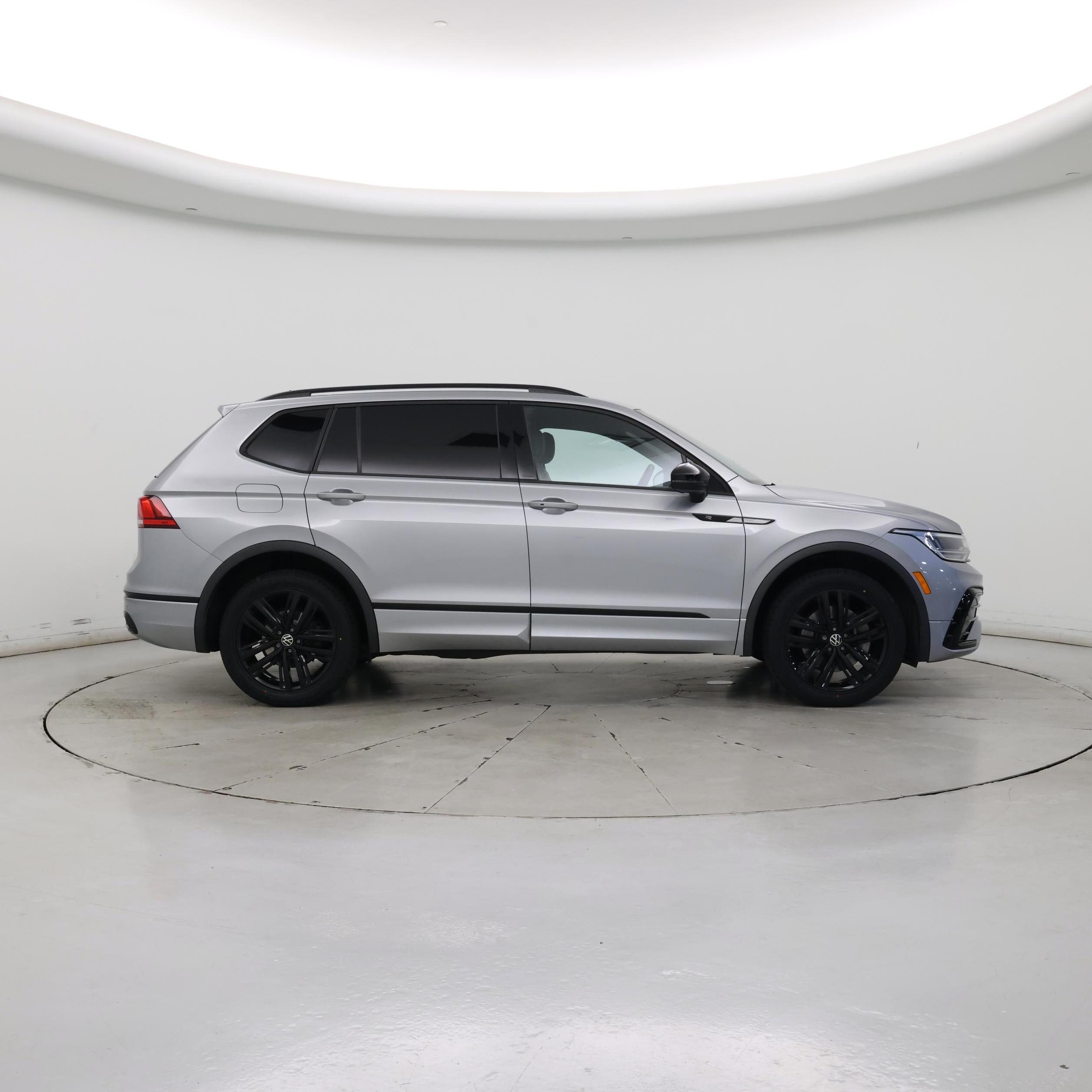 Thumbnail: 2022 Volkswagen Tiguan - 7