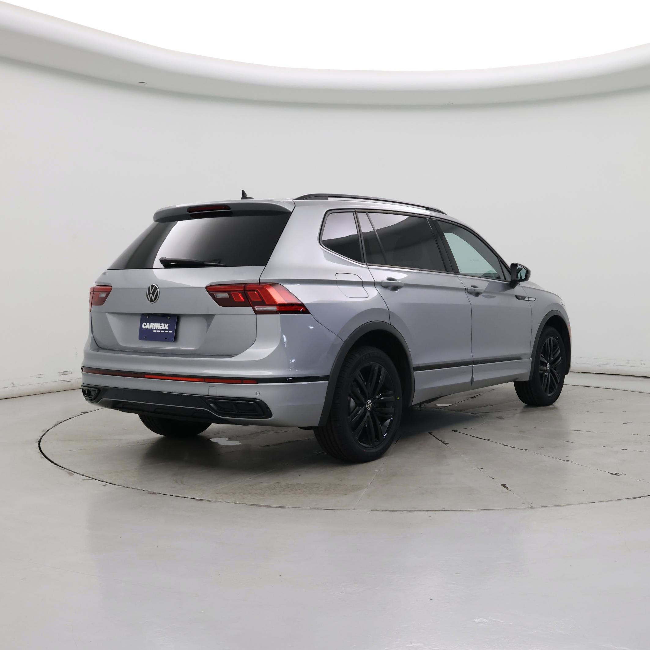 Thumbnail: 2022 Volkswagen Tiguan - 8