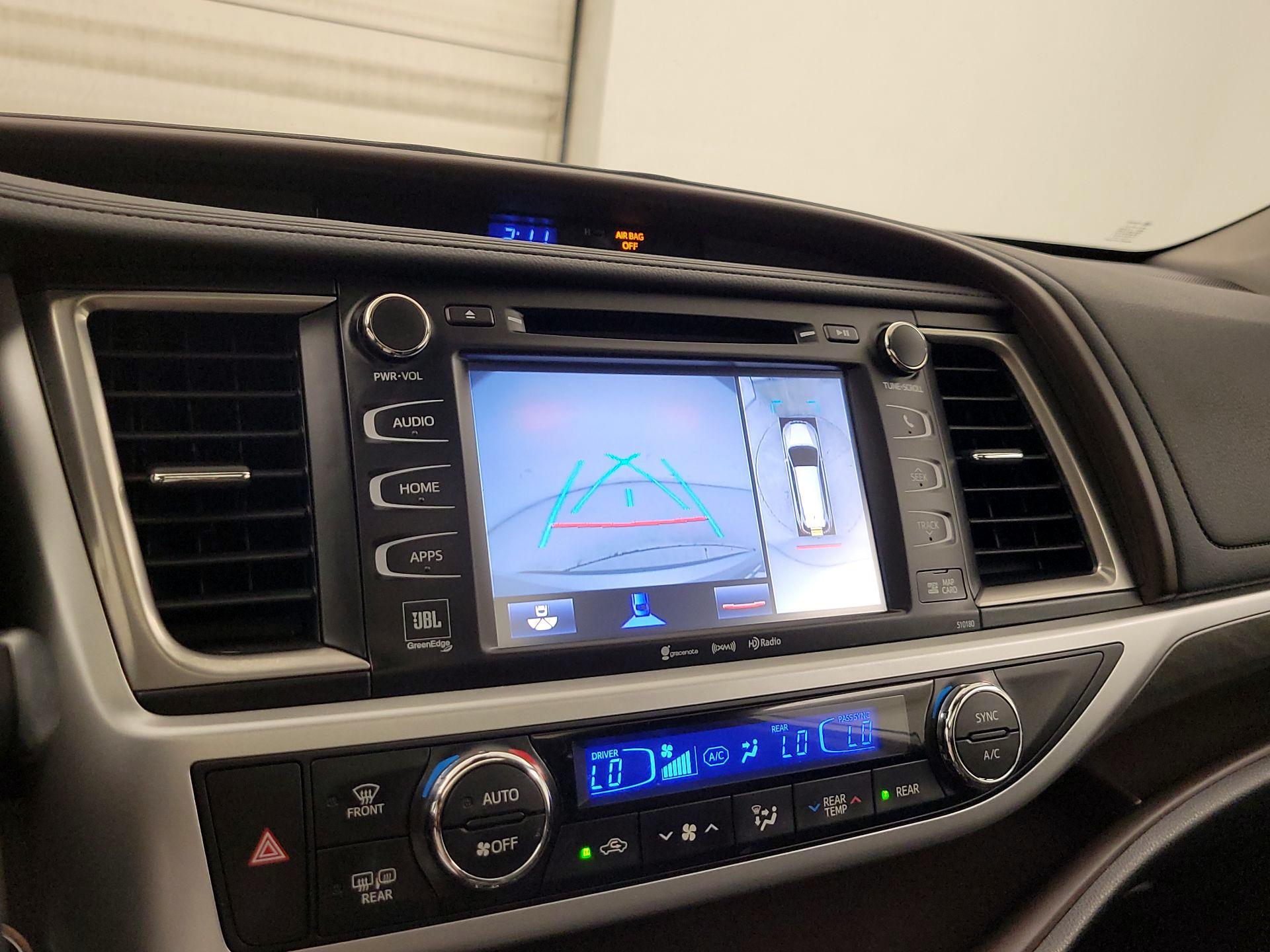Thumbnail: 2018 Toyota Highlander - 14