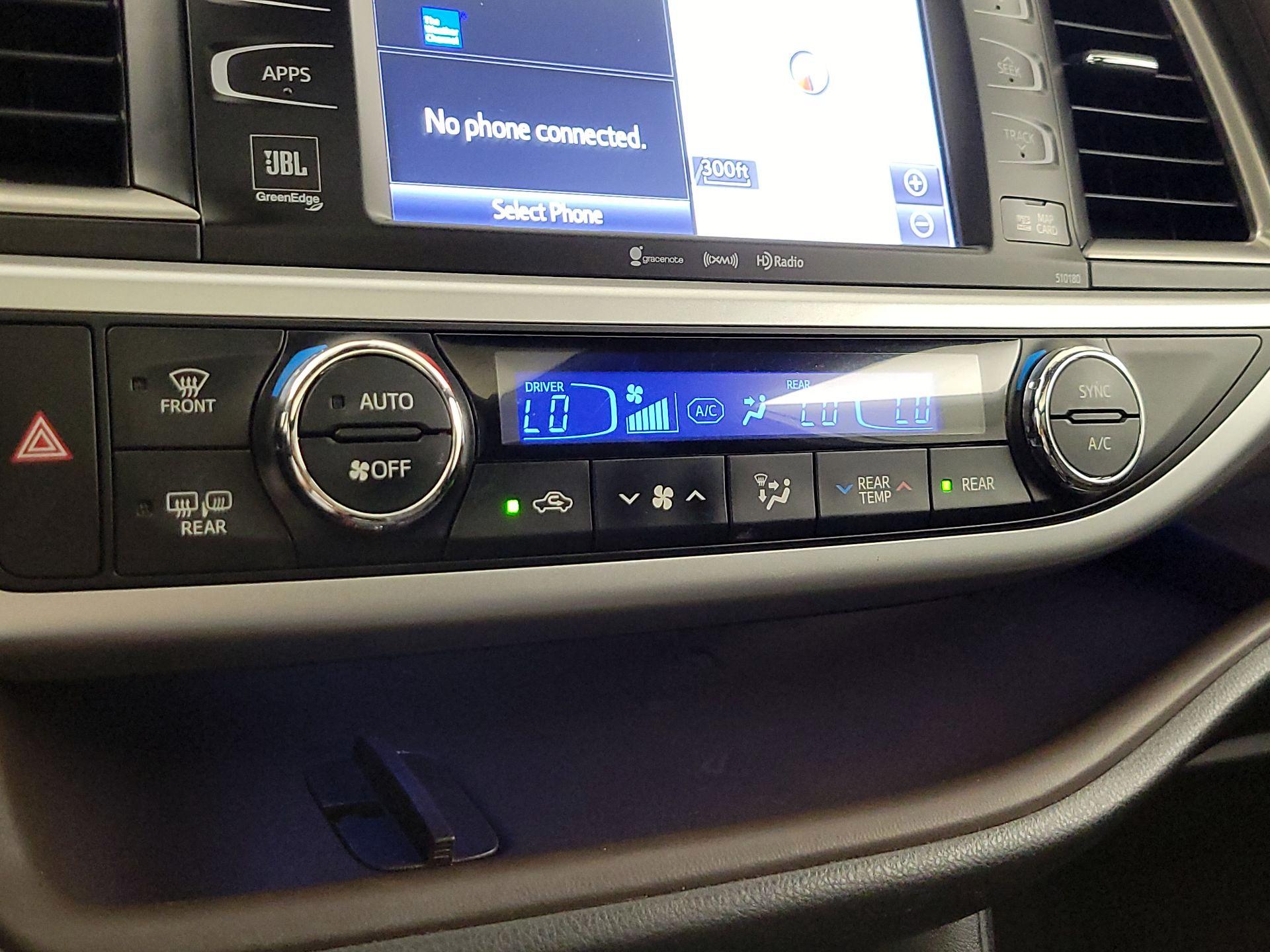 Thumbnail: 2018 Toyota Highlander - 16