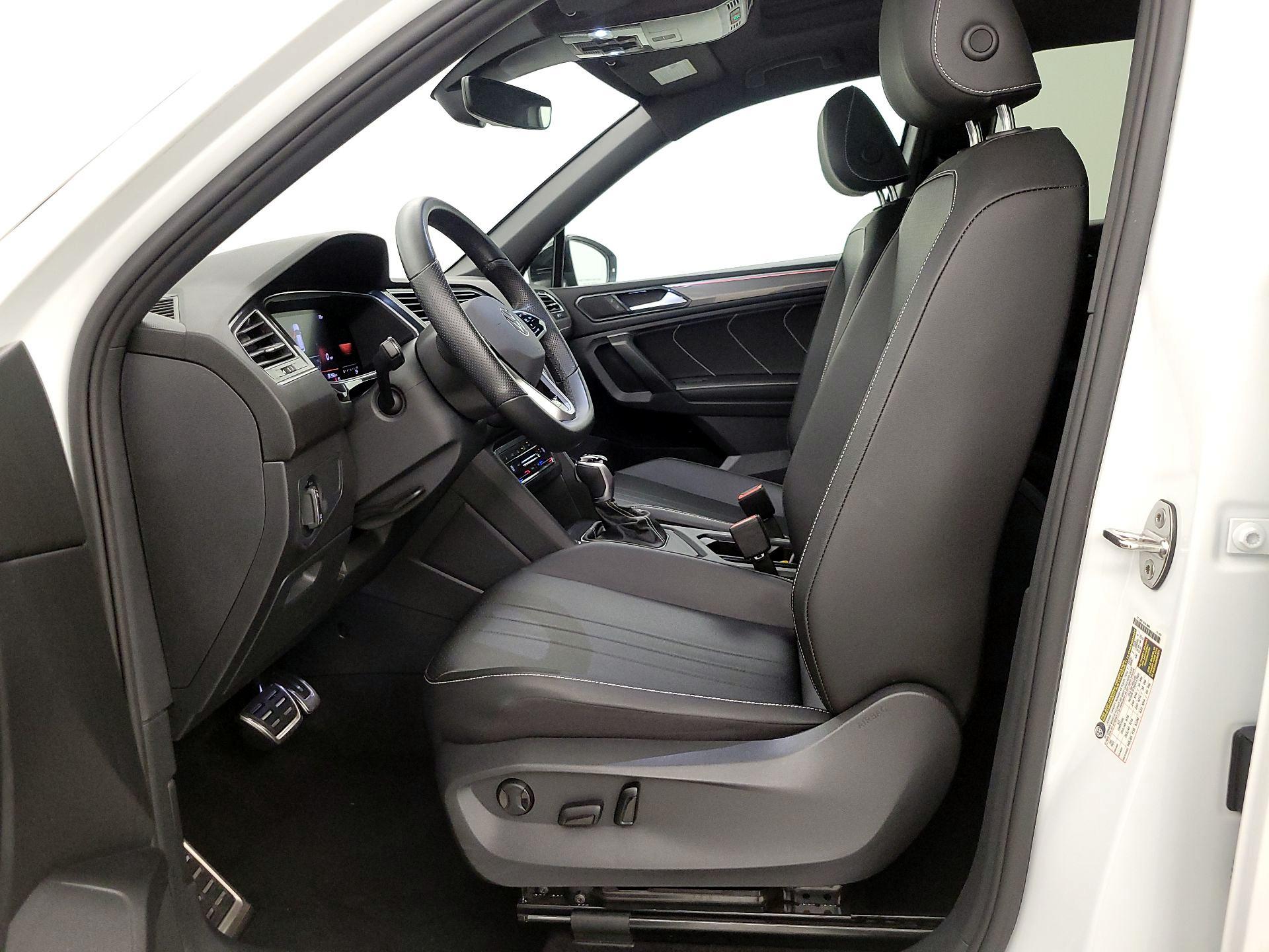 Thumbnail: 2023 Volkswagen Tiguan - 11