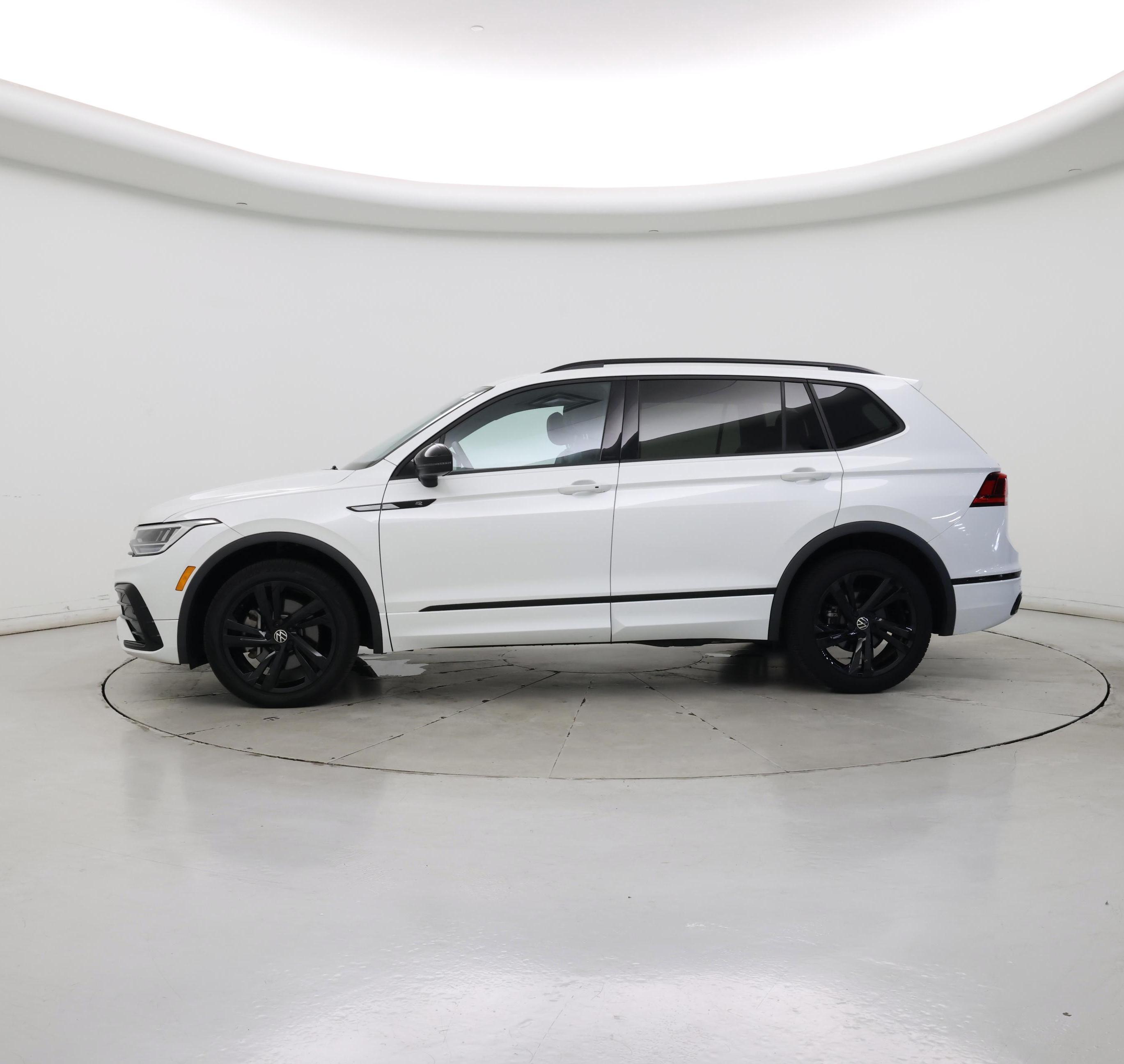 Thumbnail: 2023 Volkswagen Tiguan - 3