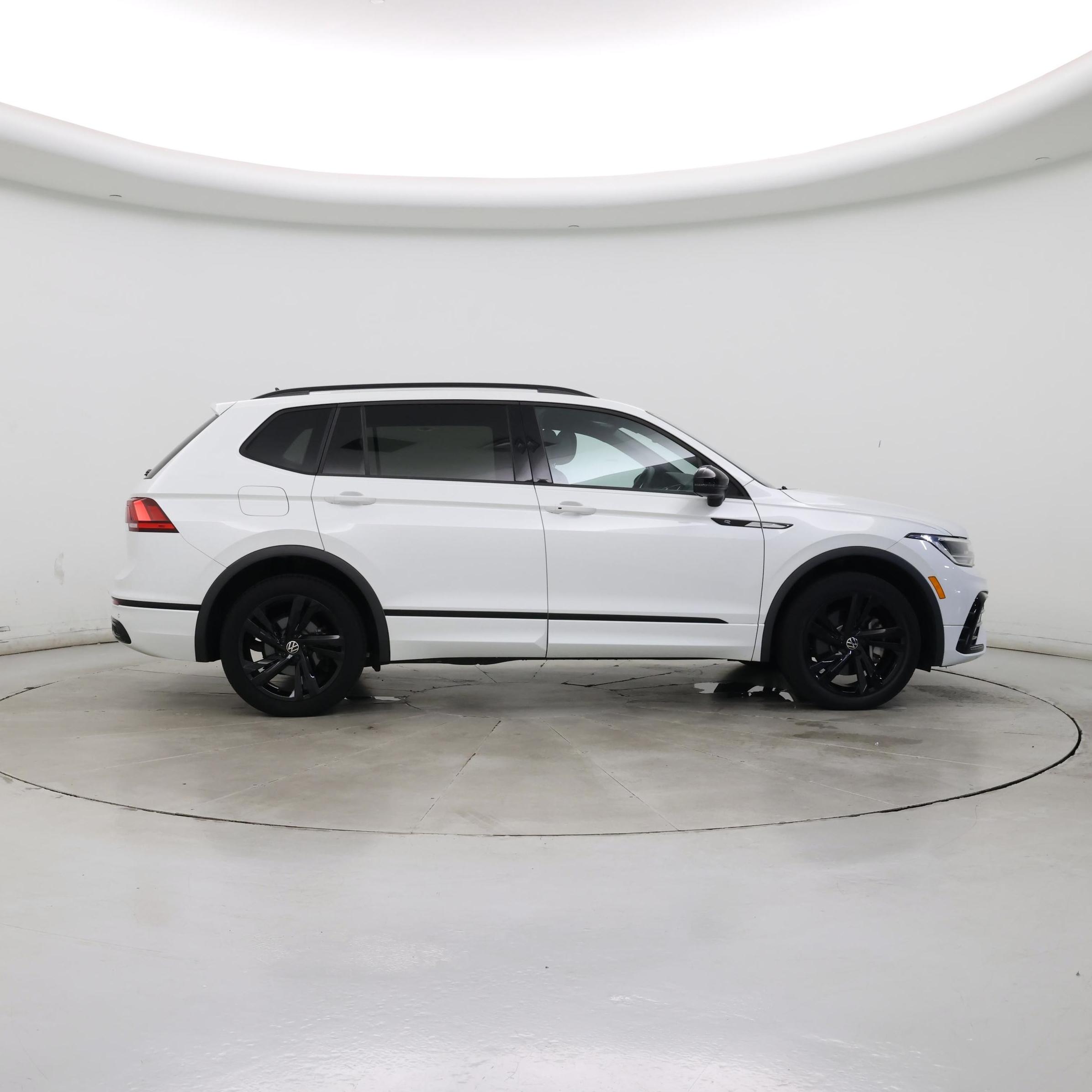 Thumbnail: 2023 Volkswagen Tiguan - 7