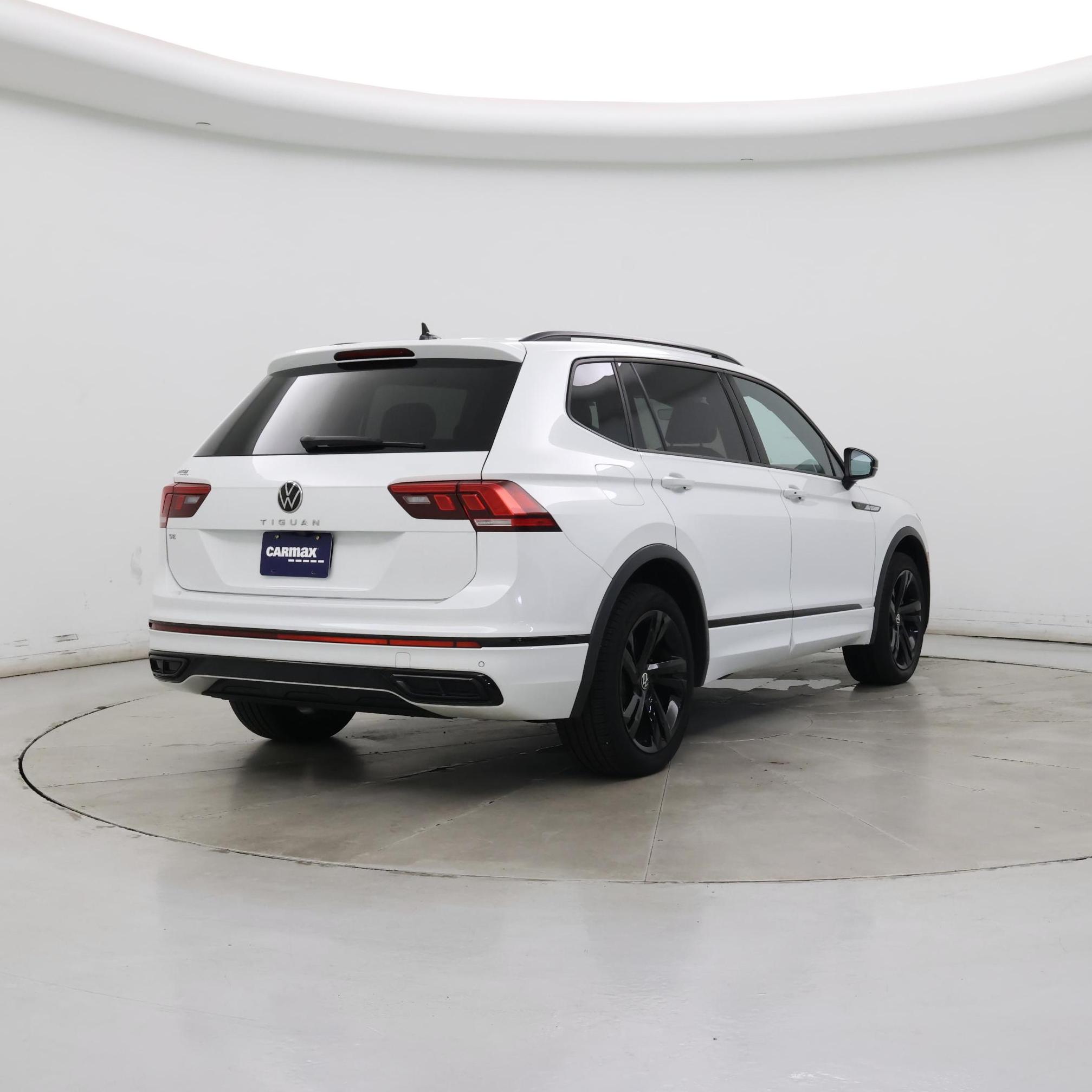 Thumbnail: 2023 Volkswagen Tiguan - 8