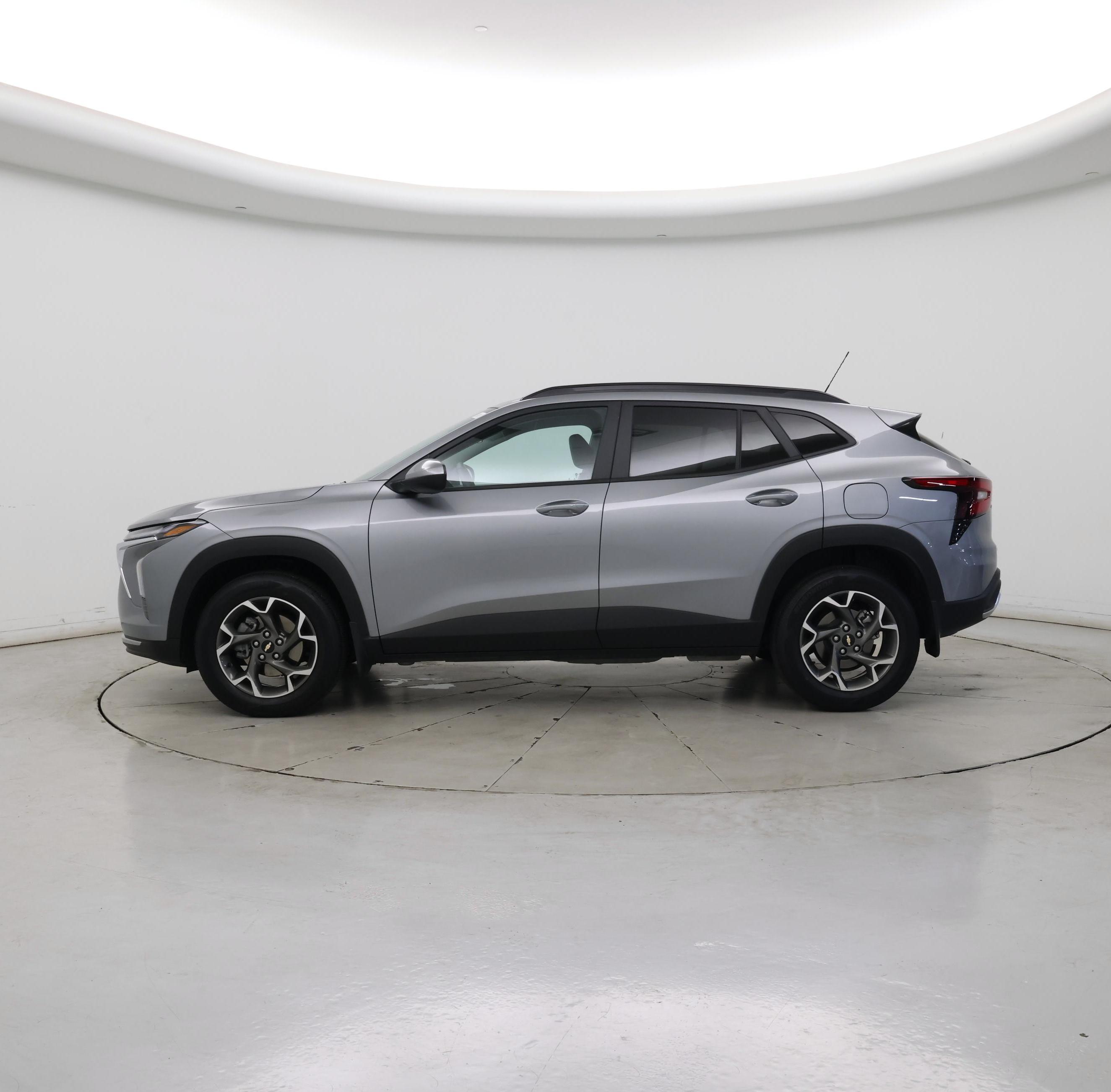 Thumbnail: 2024 Chevrolet Trax - 3