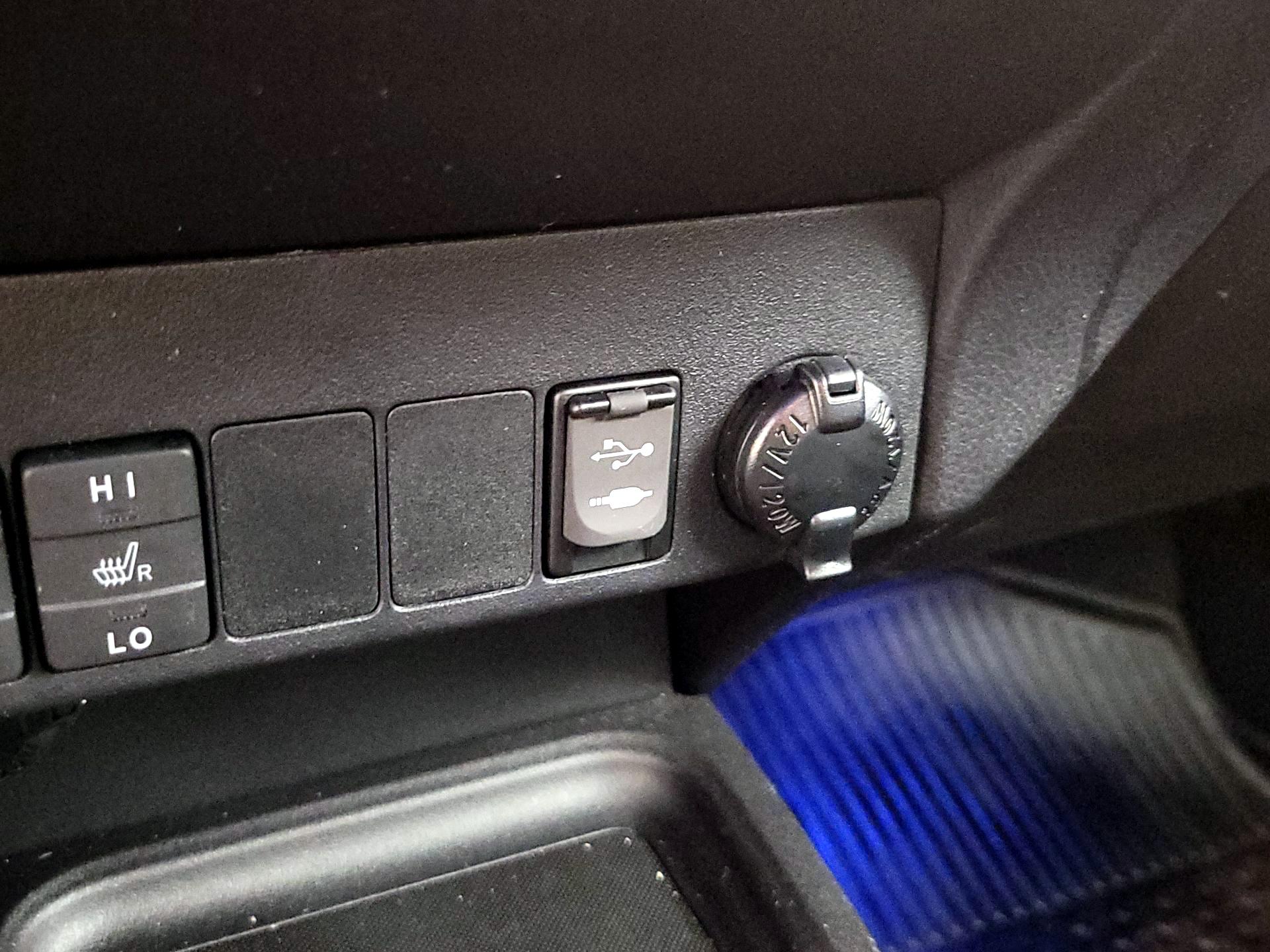 Thumbnail: 2017 Toyota RAV4 - 18