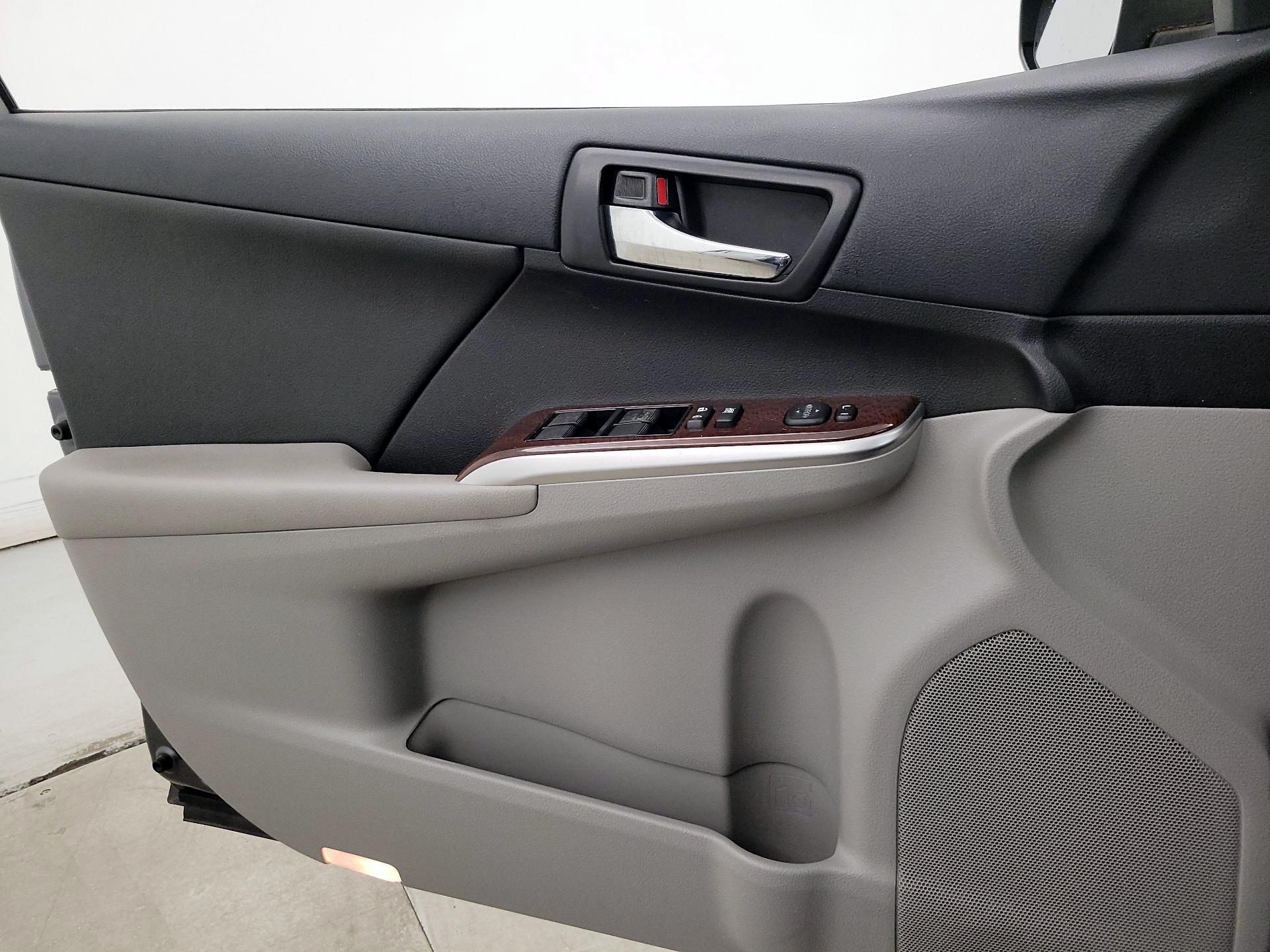 Thumbnail: 2013 Toyota Camry - 12