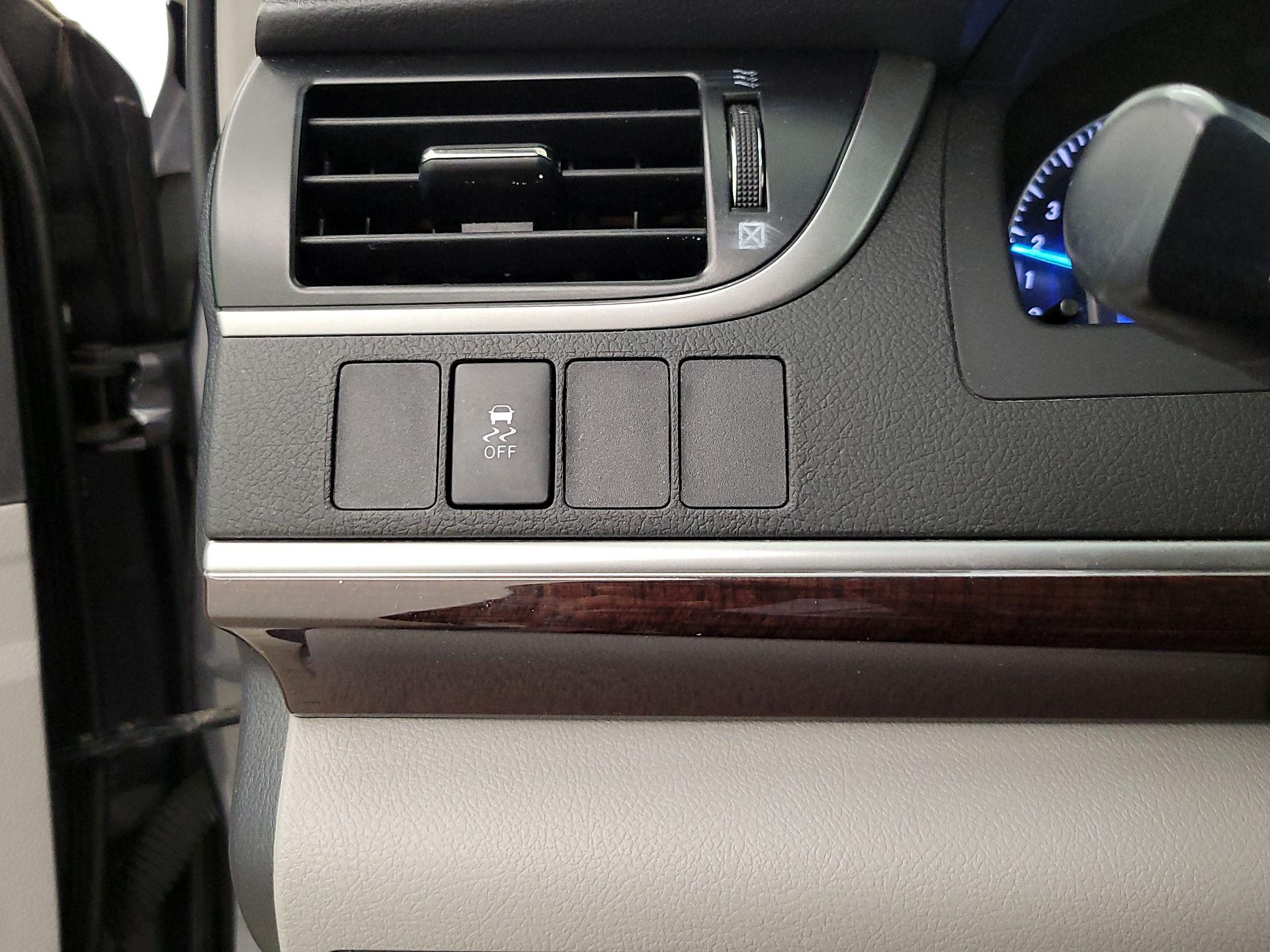 Thumbnail: 2013 Toyota Camry - 13