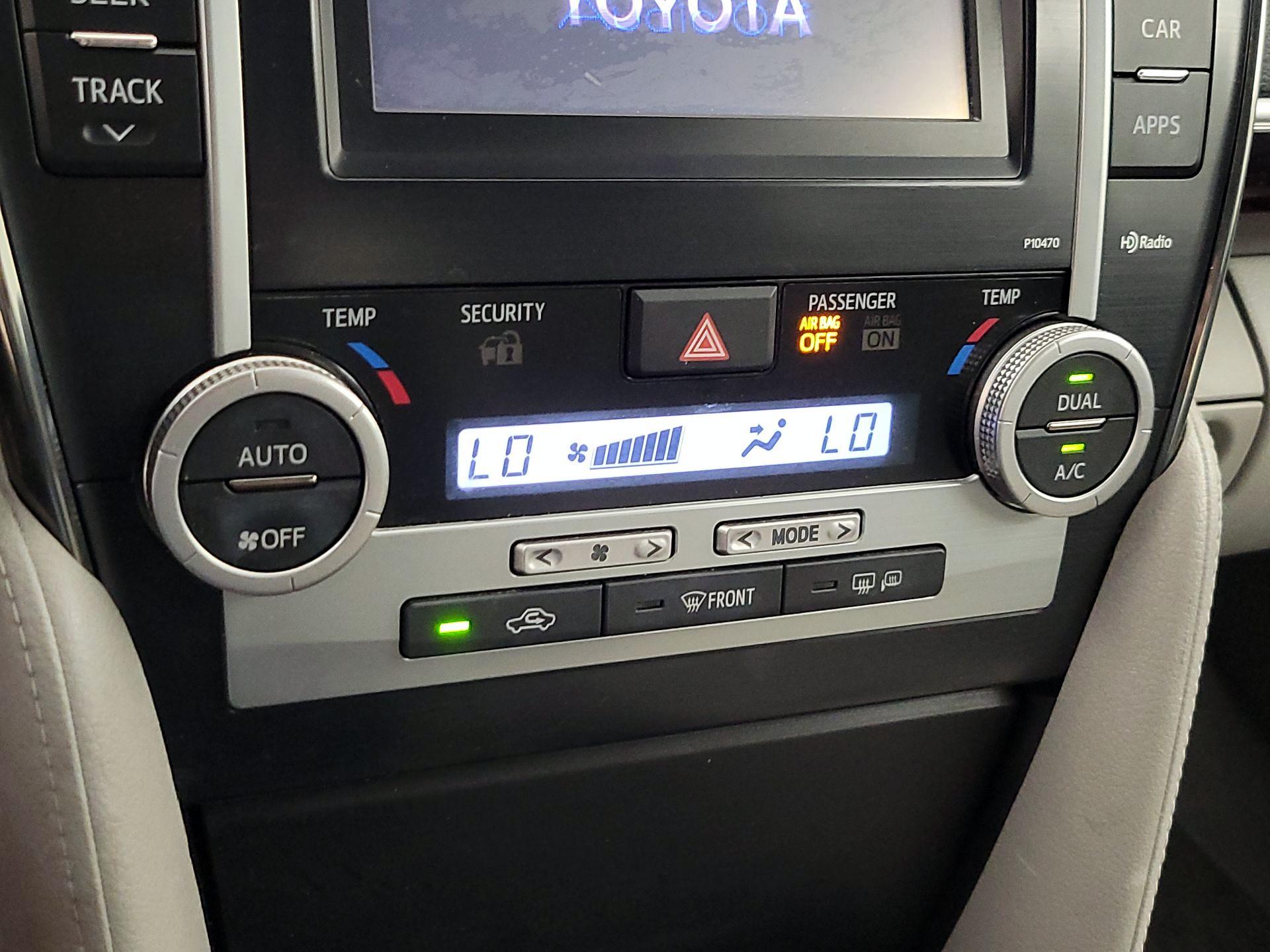 Thumbnail: 2013 Toyota Camry - 16