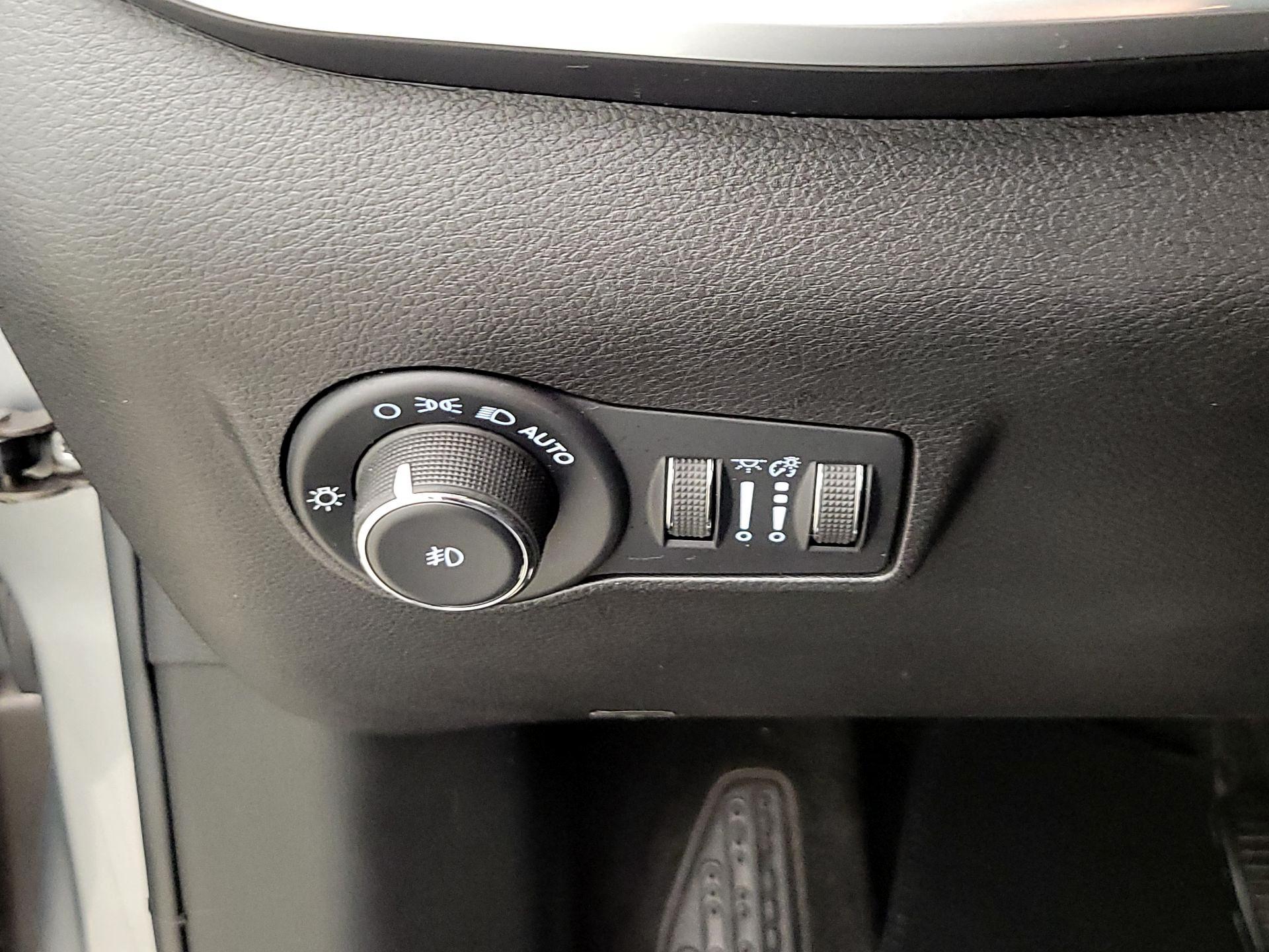 Thumbnail: 2022 Jeep Compass - 13
