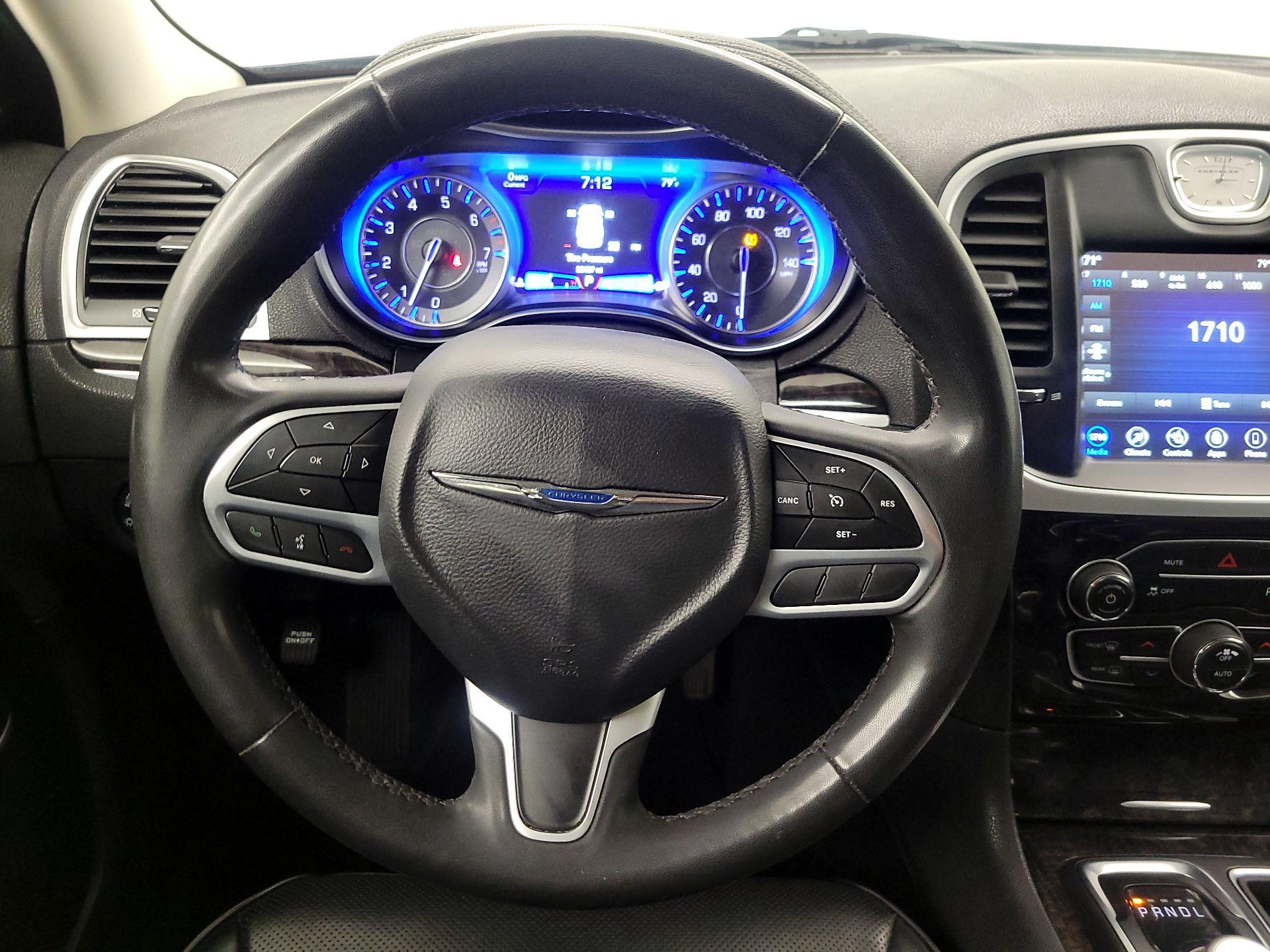 Thumbnail: 2022 Chrysler 300 - 10