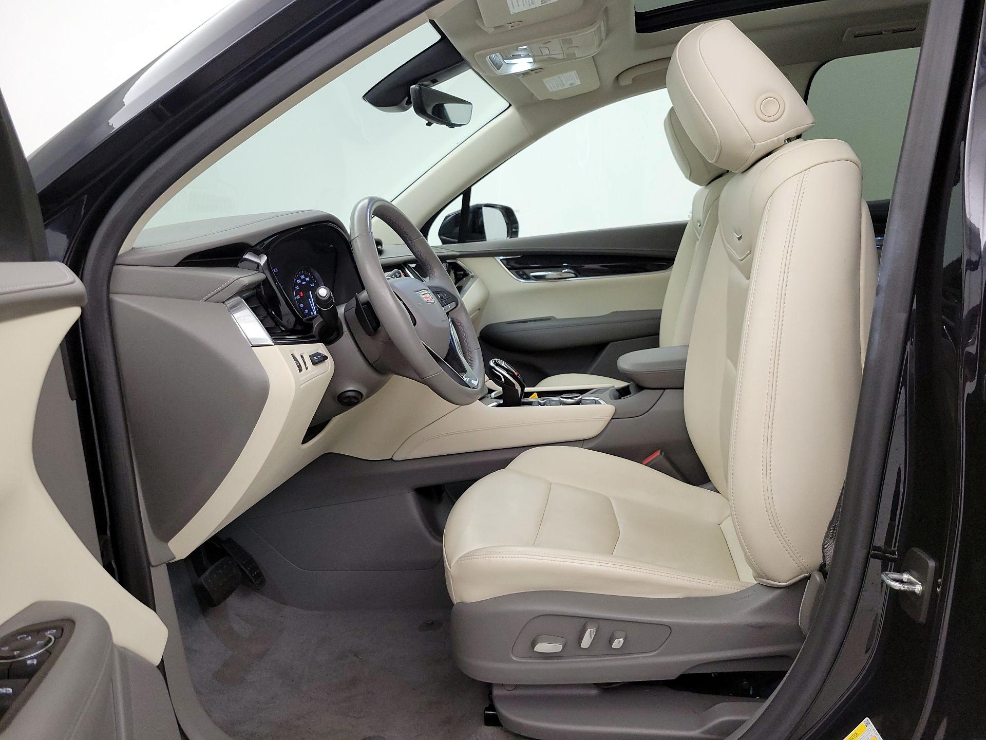 Thumbnail: 2022 Cadillac XT6 - 11