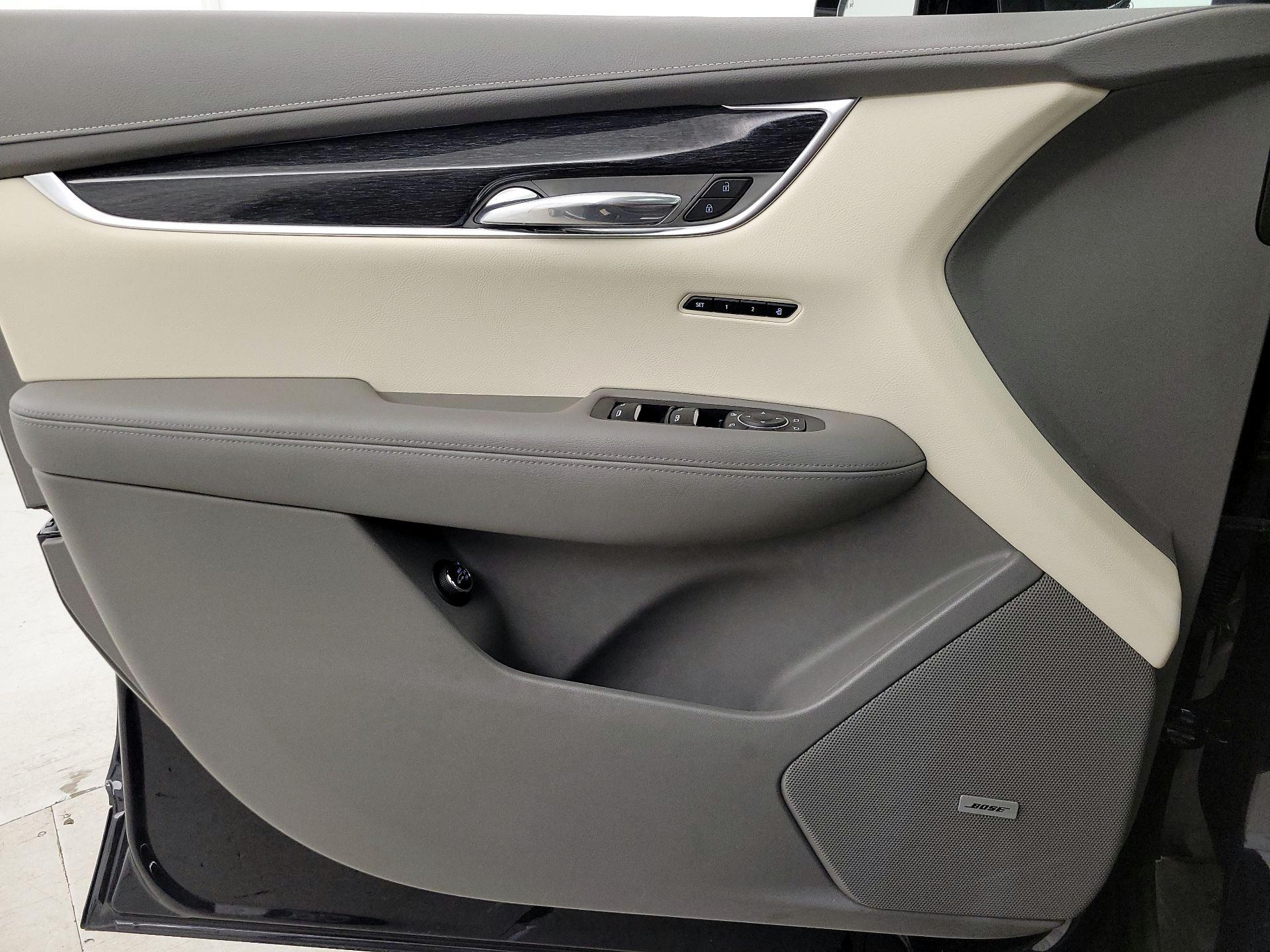 Thumbnail: 2022 Cadillac XT6 - 12