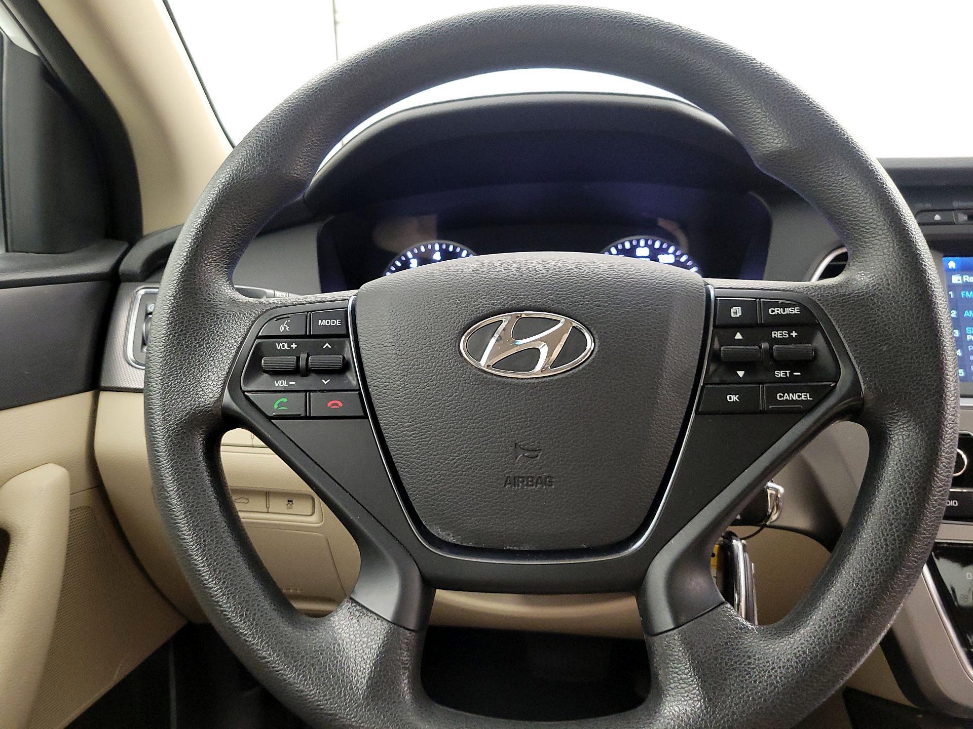 Thumbnail: 2016 Hyundai Sonata - 10