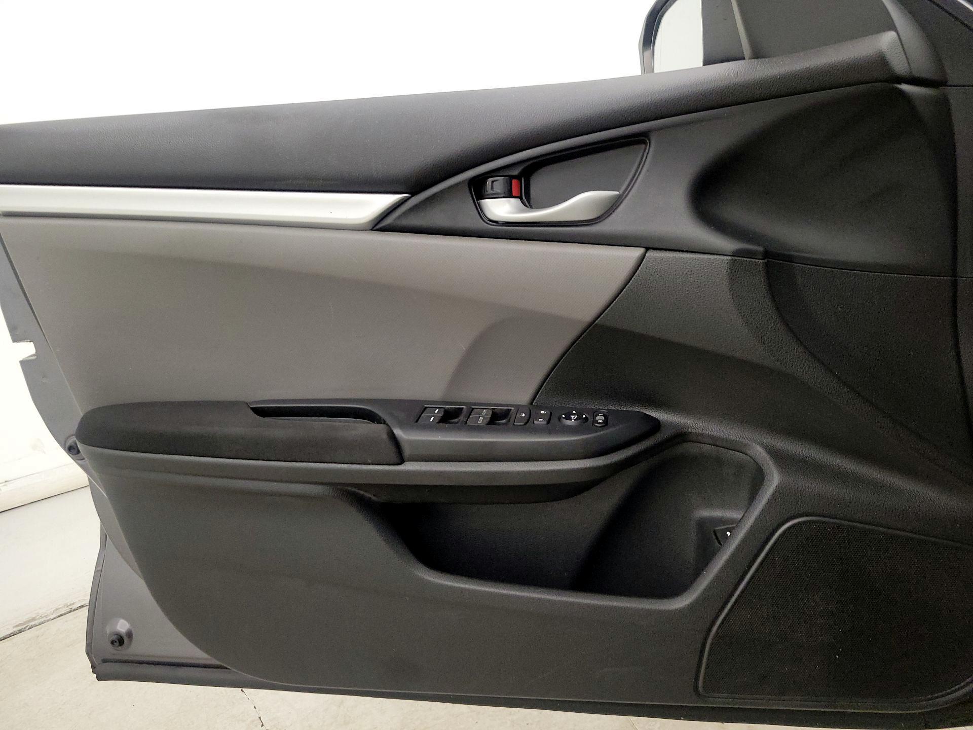 Thumbnail: 2016 Honda Civic - 12
