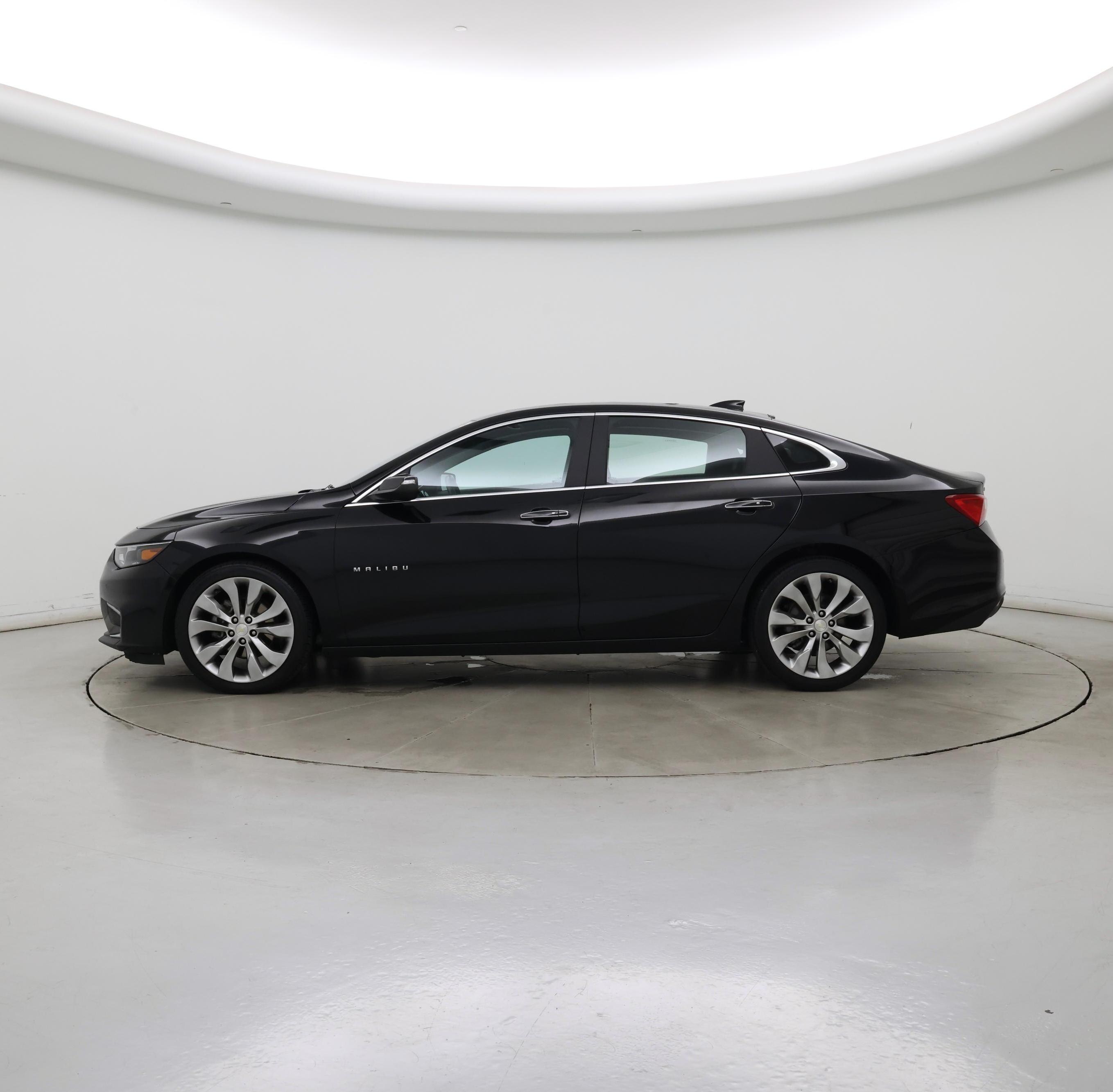 Thumbnail: 2018 Chevrolet Malibu - 3
