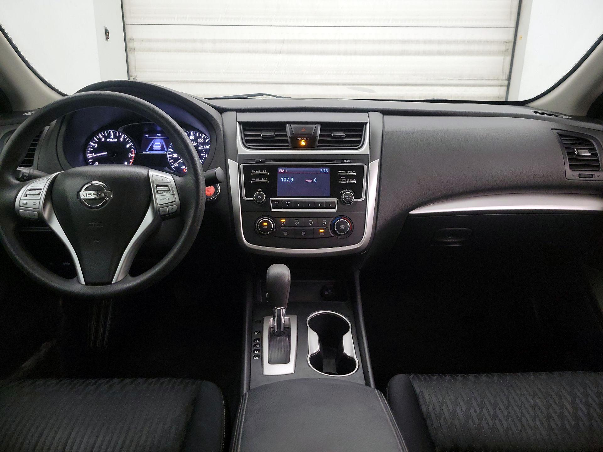 Thumbnail: 2017 Nissan Altima - 9