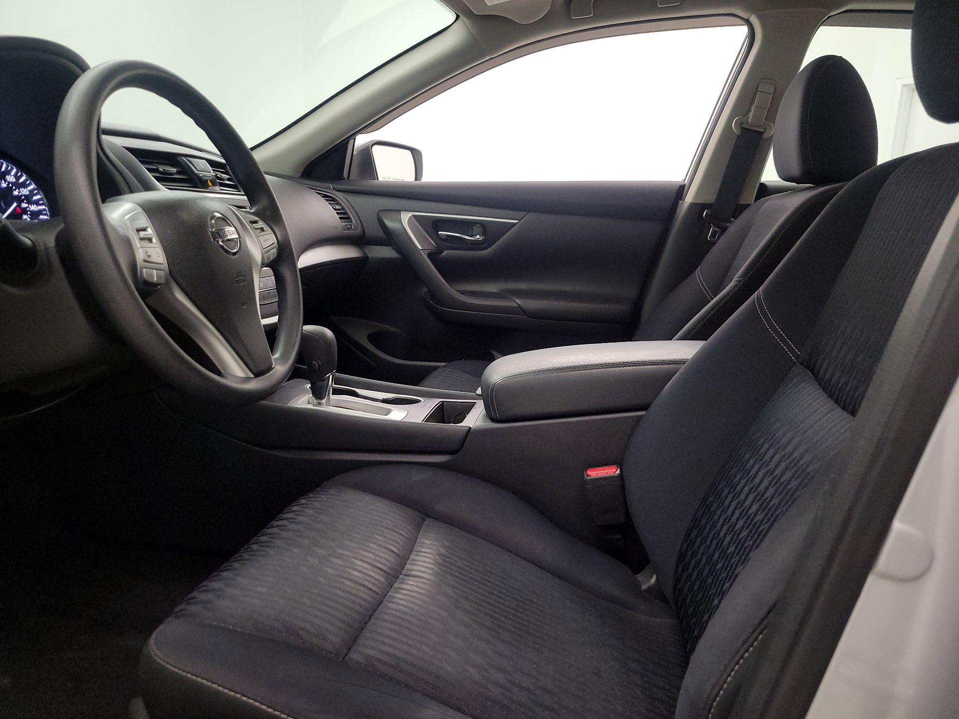 Thumbnail: 2017 Nissan Altima - 11