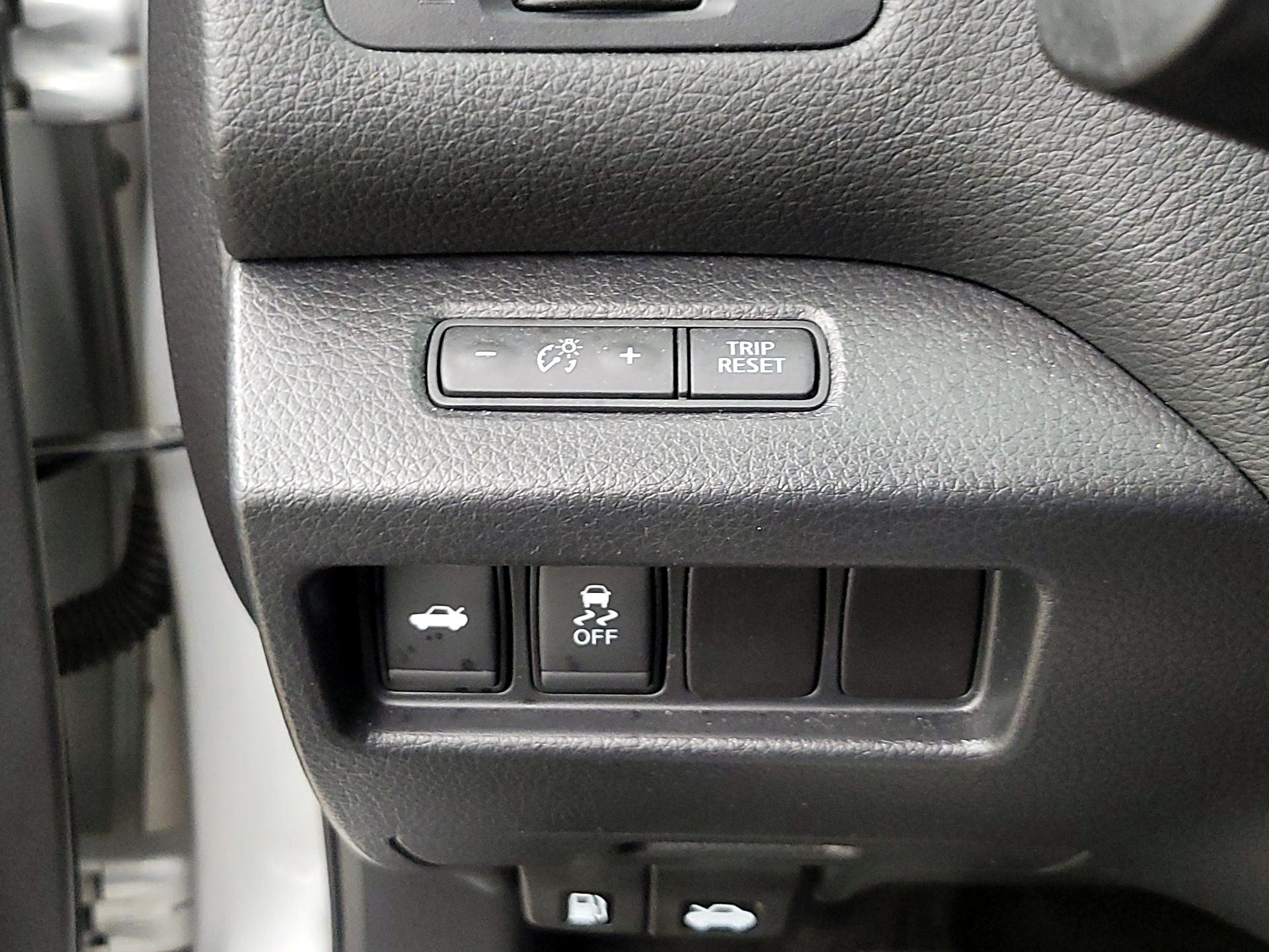 Thumbnail: 2017 Nissan Altima - 13