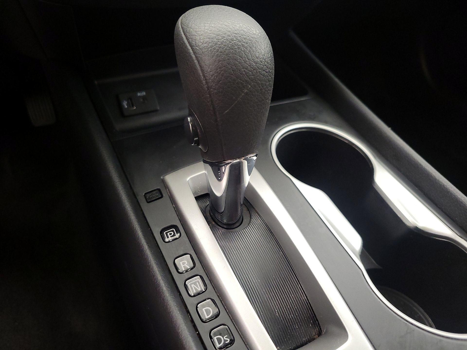 Thumbnail: 2017 Nissan Altima - 17