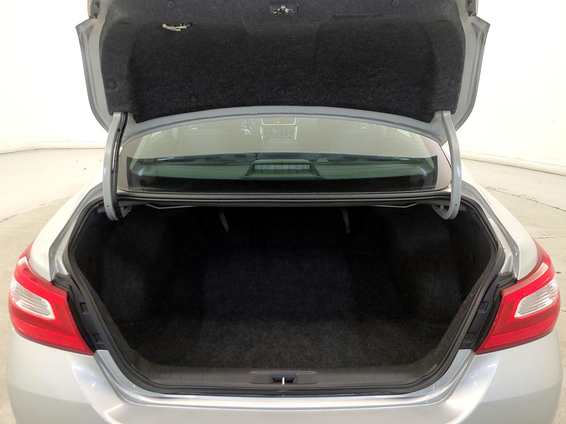 Thumbnail: 2017 Nissan Altima - 20