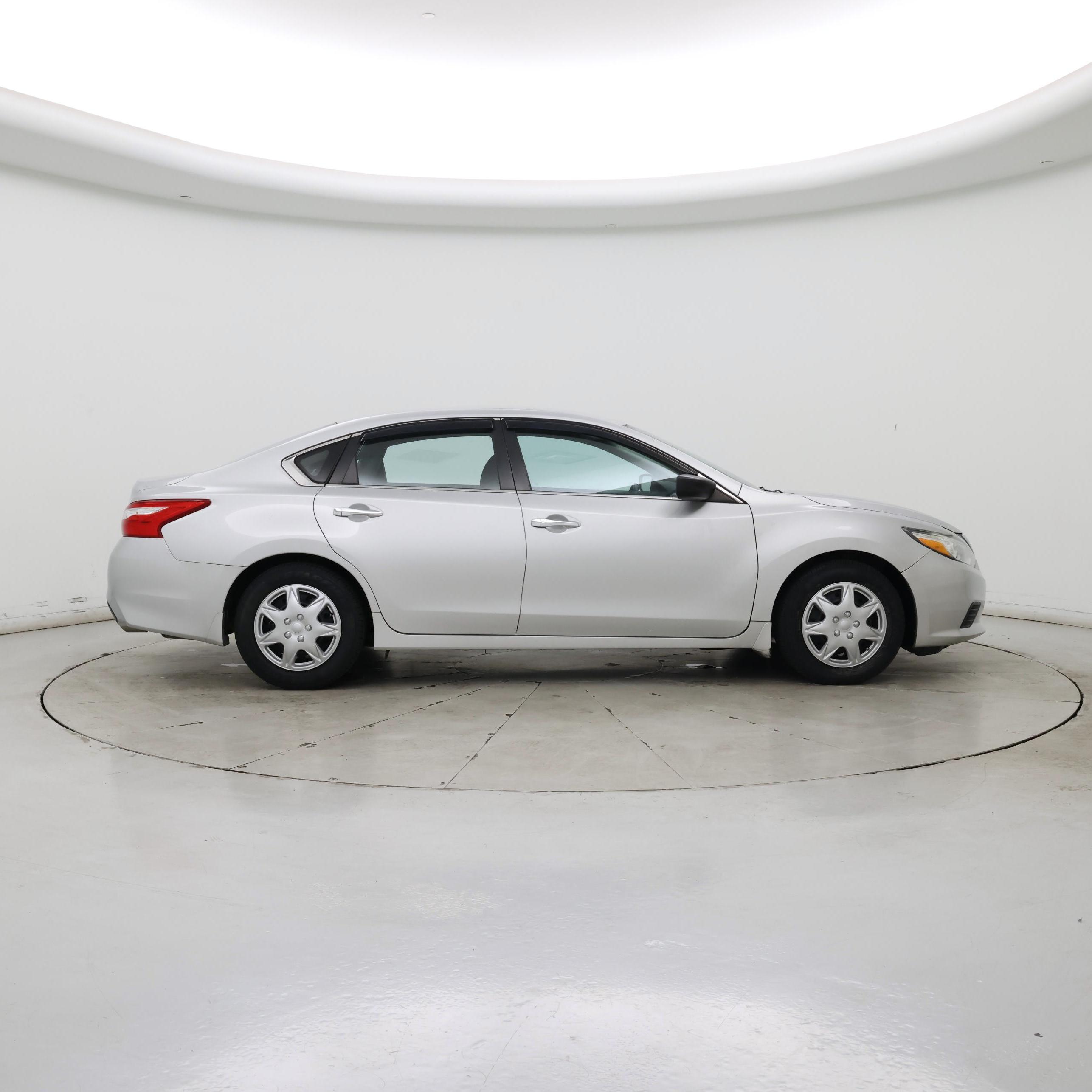 Thumbnail: 2017 Nissan Altima - 7