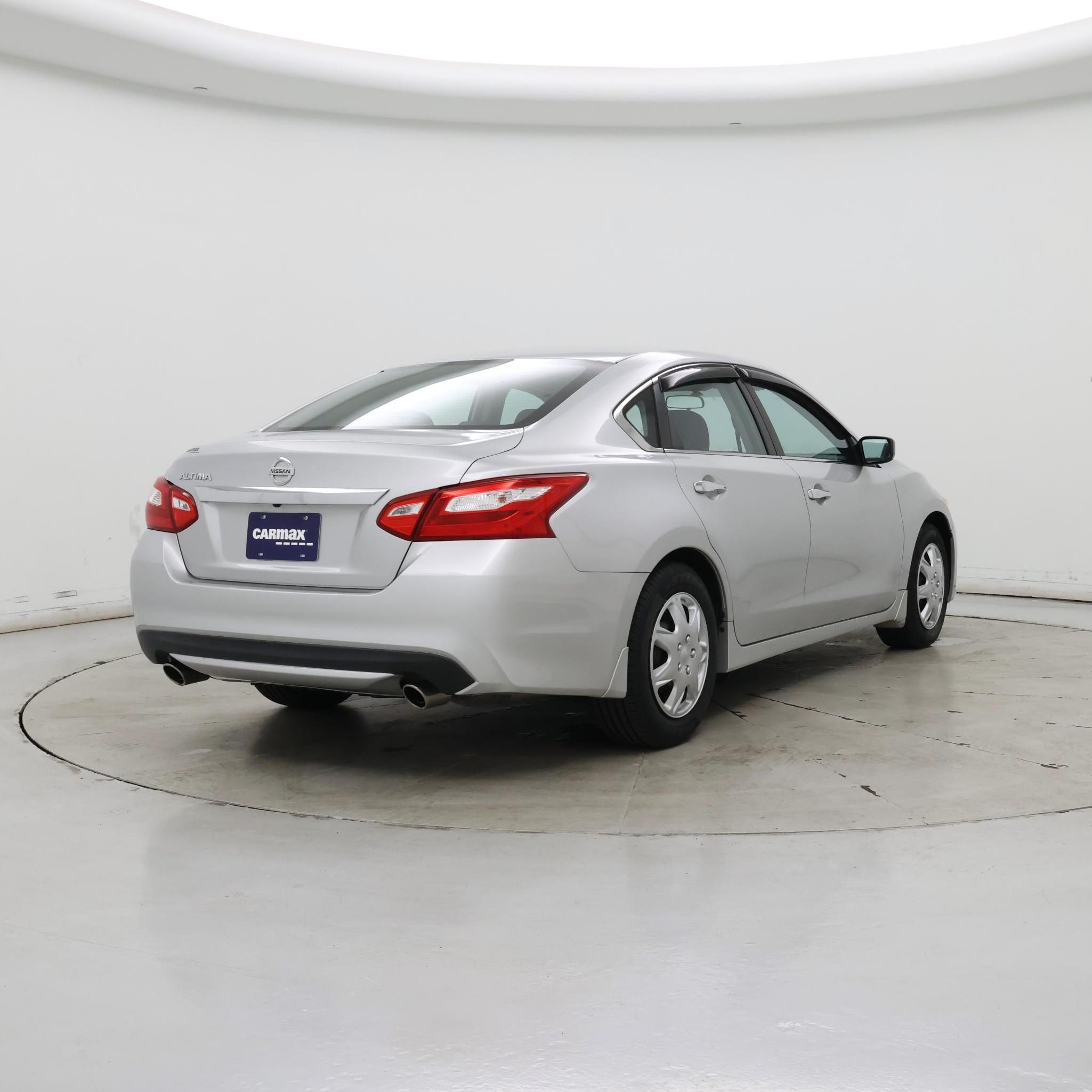 Thumbnail: 2017 Nissan Altima - 8